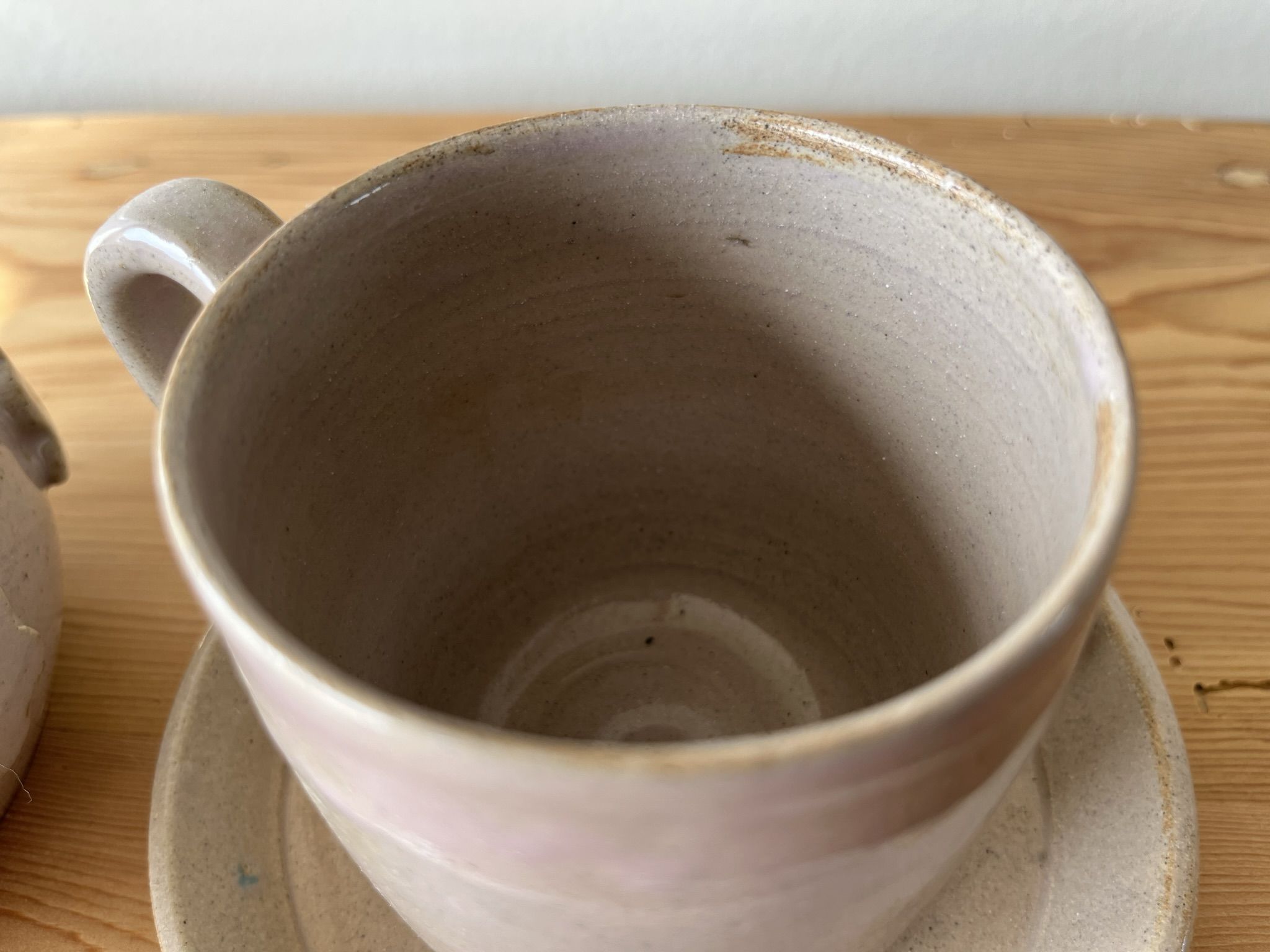 Tasse, sous-tasse et sucrier en céramique