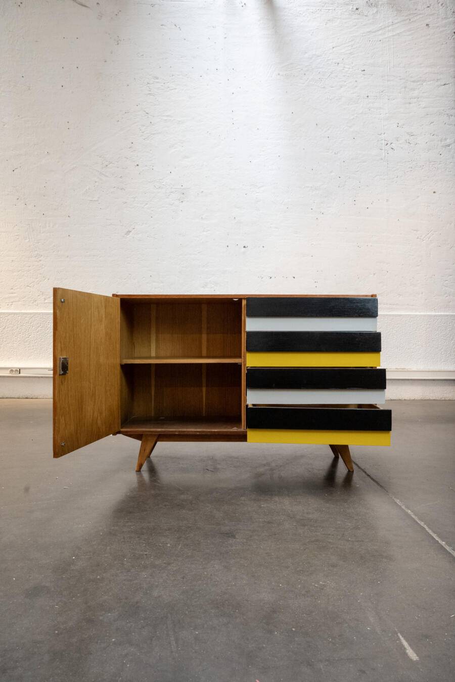 Jiroutek chest of drawers