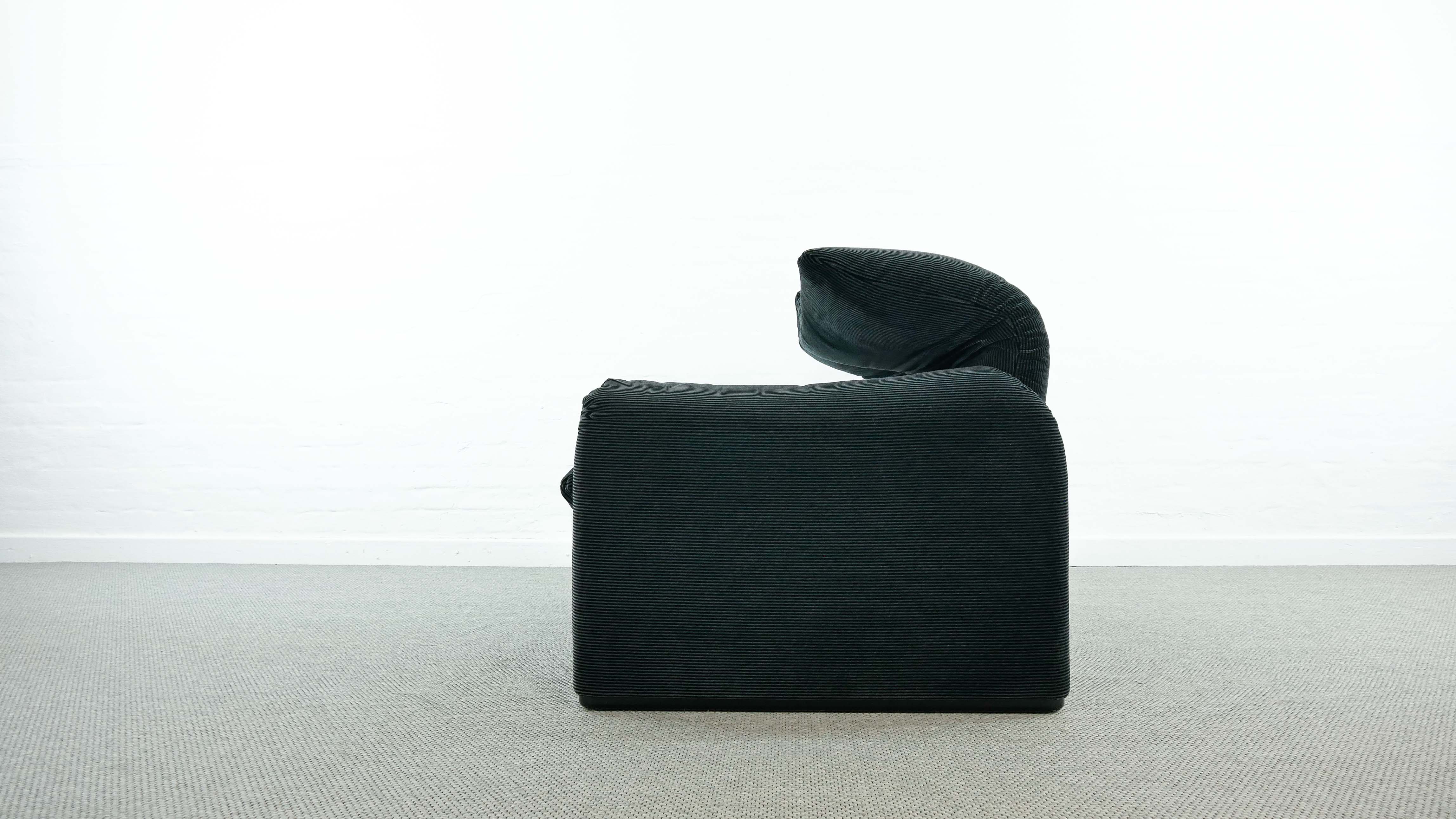 Maralunga 2seater sofa in dark grey striped fabrics by Vico Magistretti for Cassina