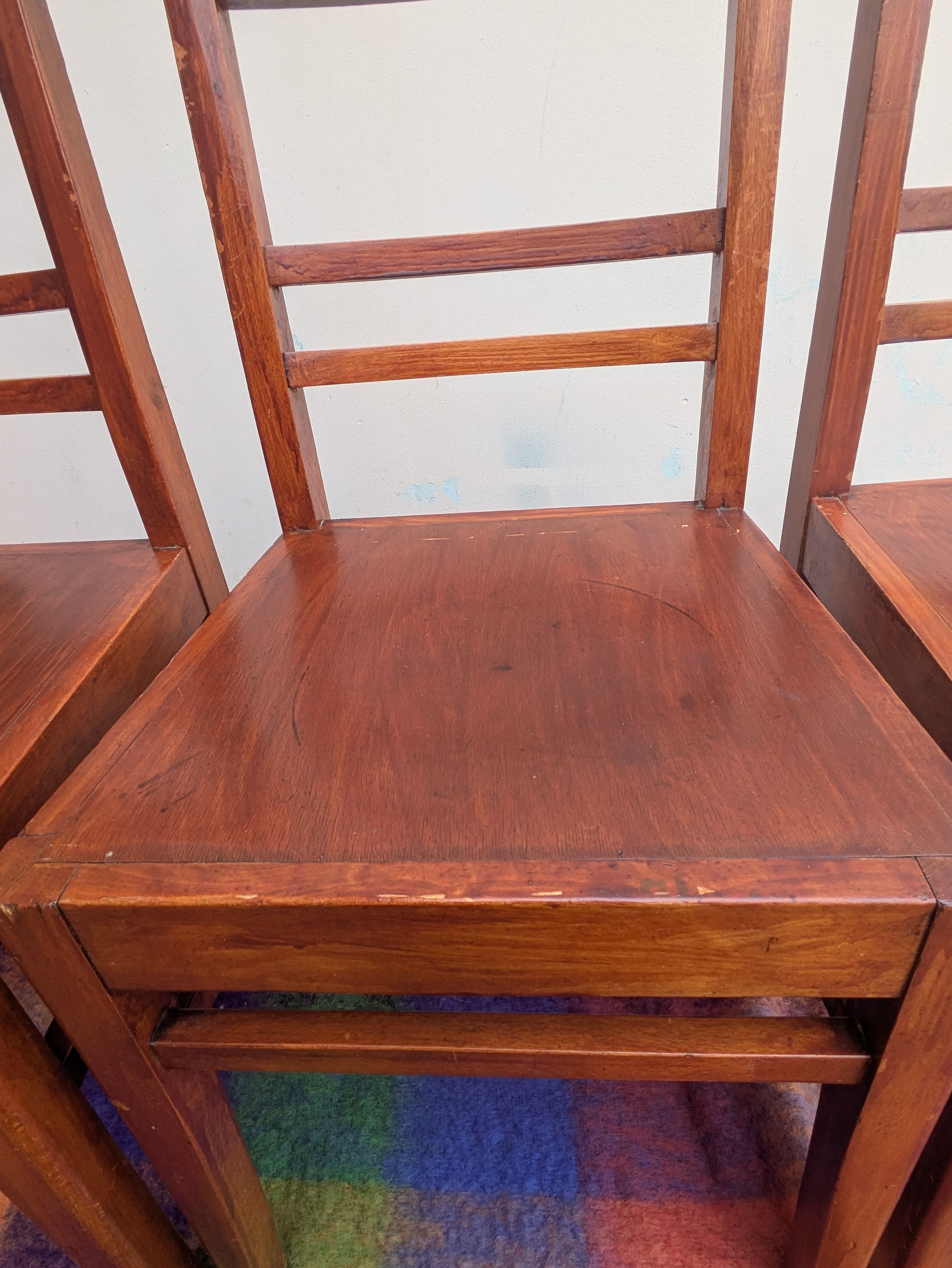 Lot de 3 chaises anciennes estampillé PTT