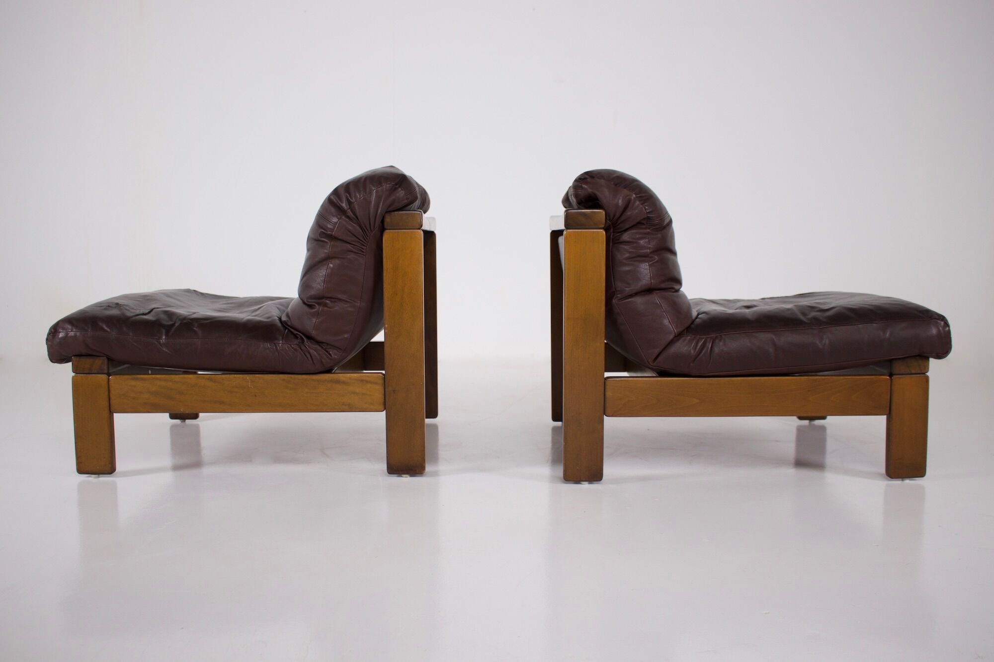 Paire de chauffeuses en cuir 1970