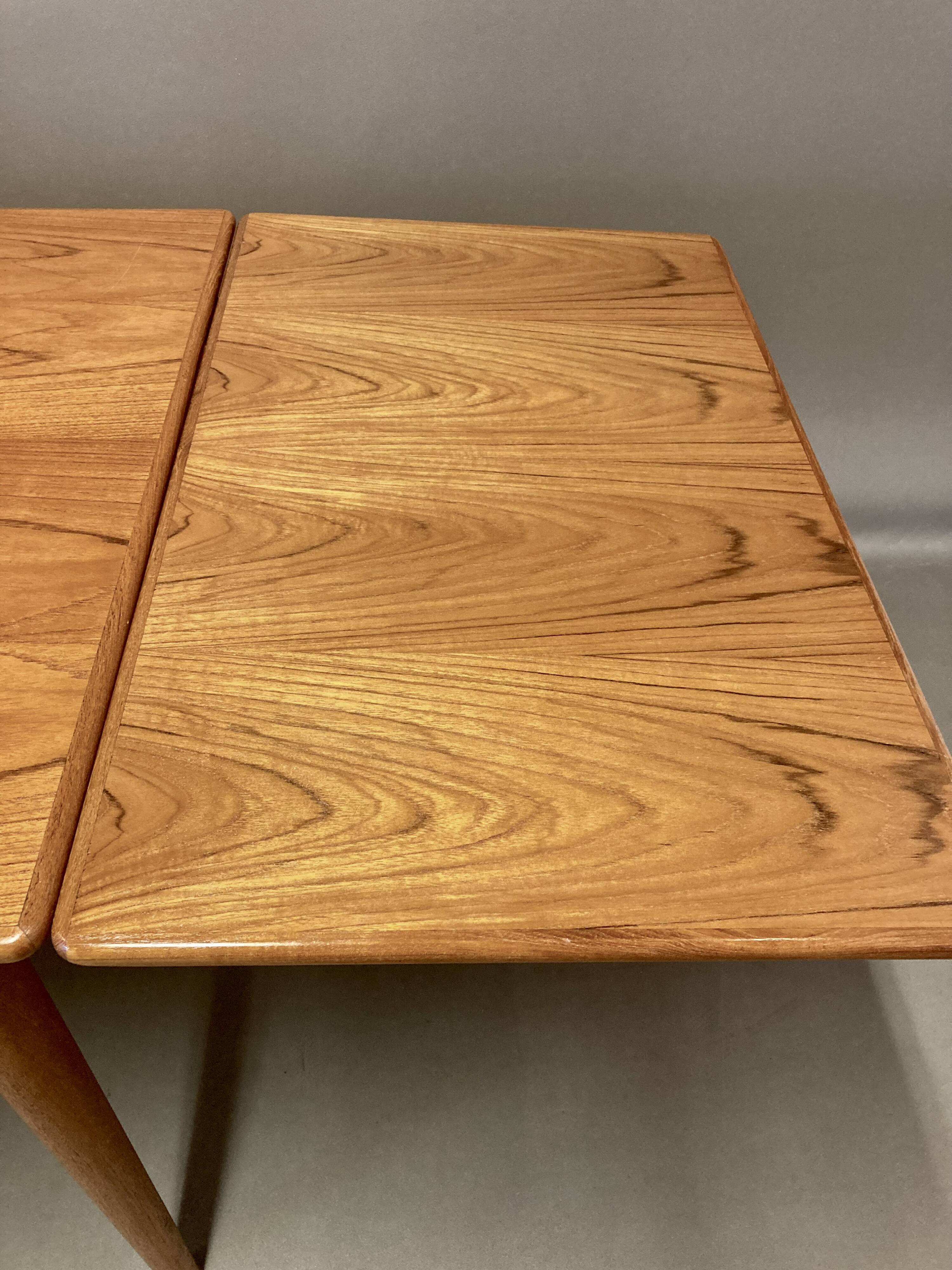 Extendable high table "Scandinavian Design" 1950.