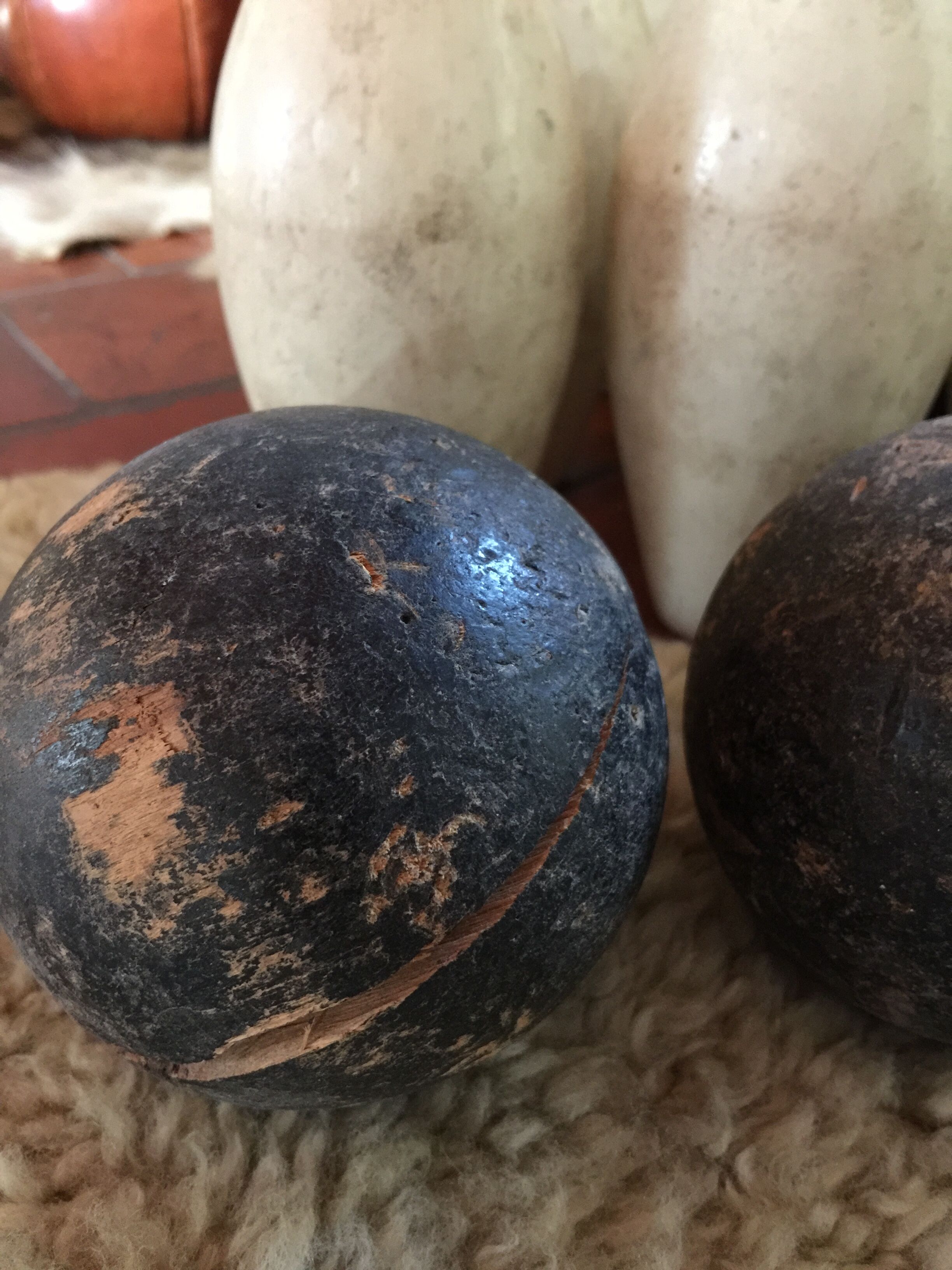 Ensemble de 6 quilles et 2 balles en bois