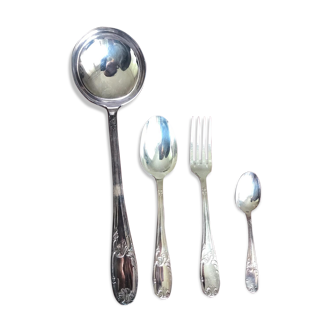 Silver metal housewife model Rocaille