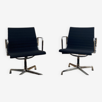 2 EA108 armchairs by Charles & Ray Eames for Vitra (black)