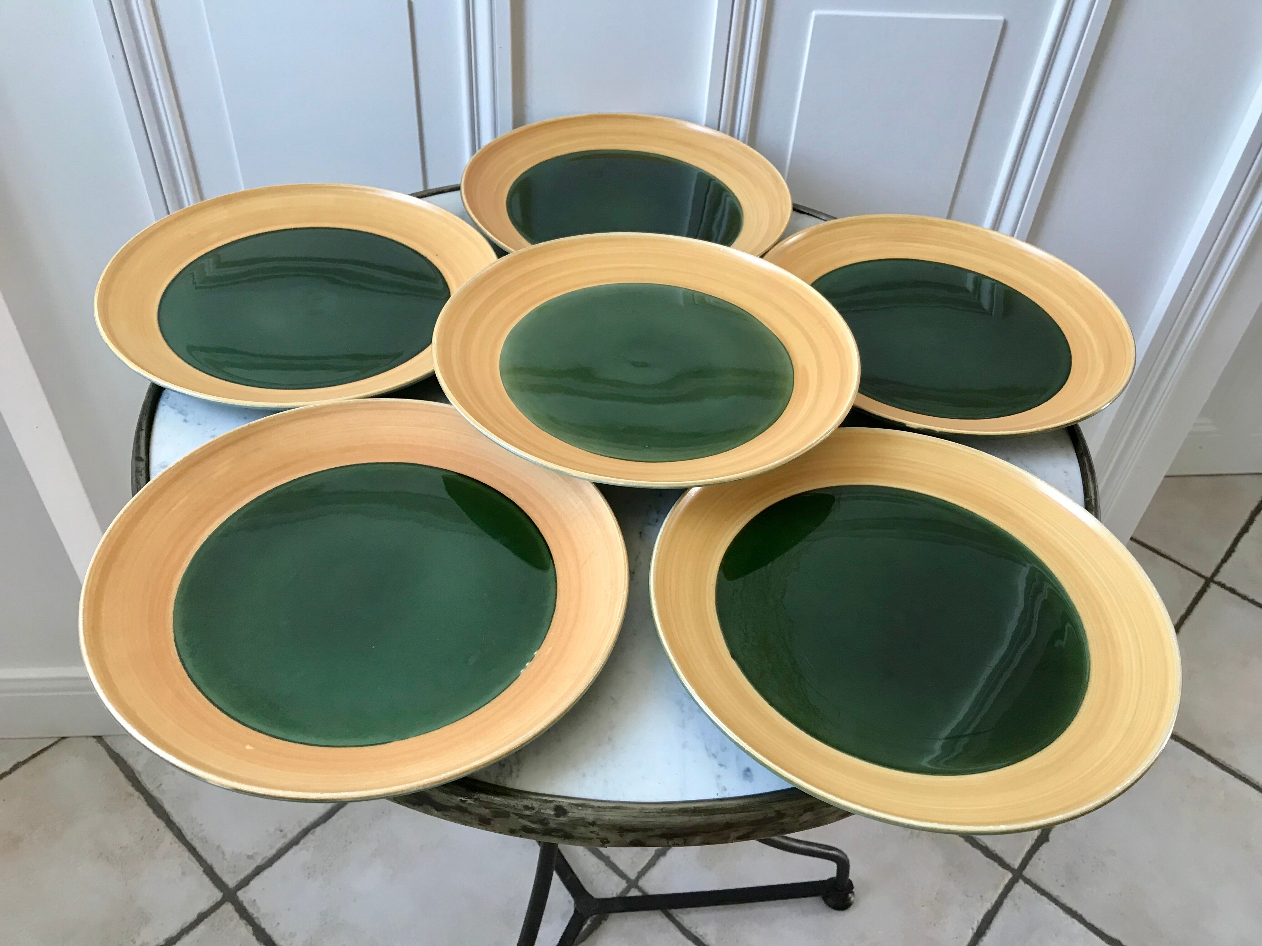 Set of 6 flat plates in green enamel ceramic salins model "capvern" years 60-70