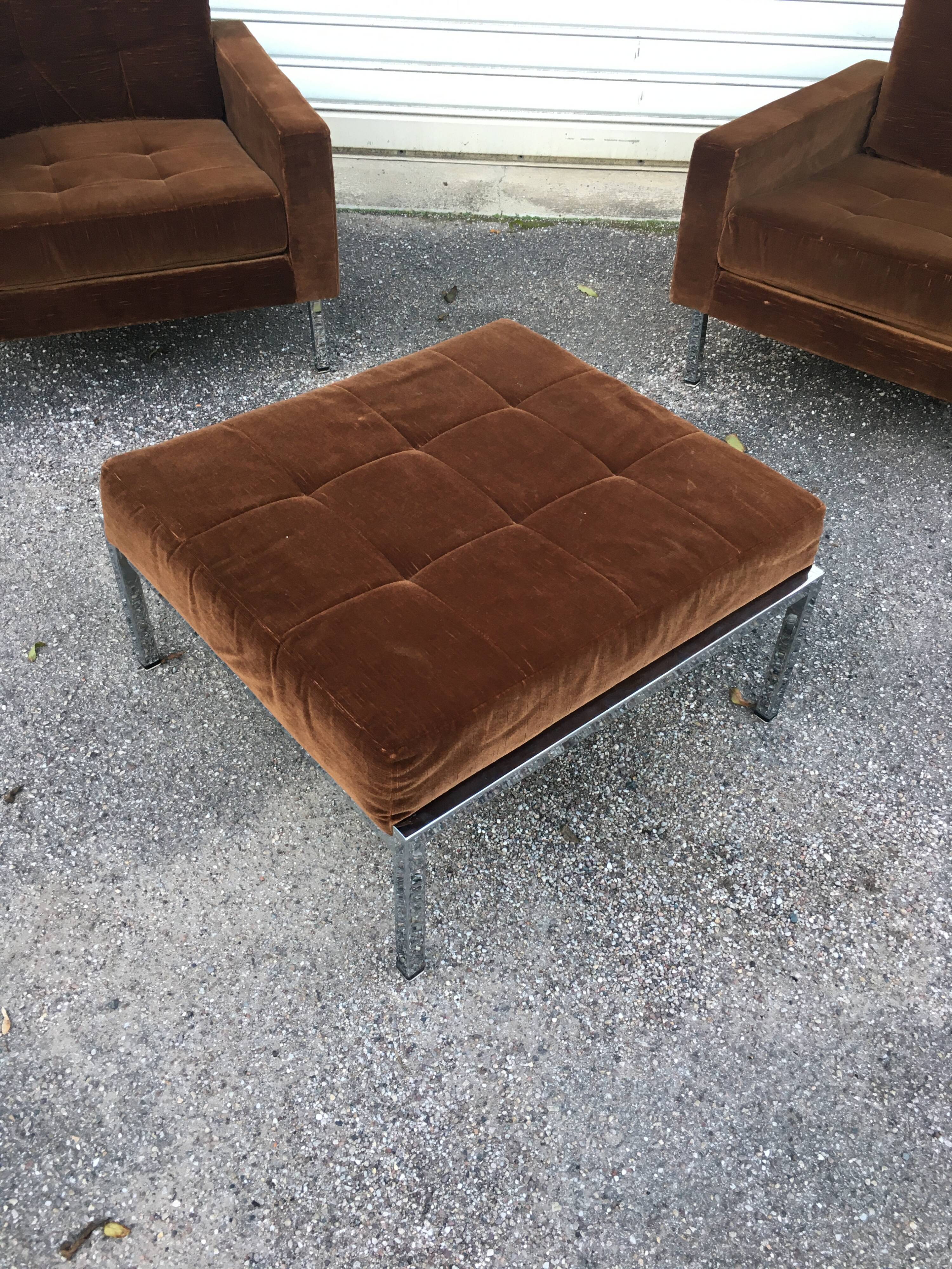 Pair of armchairs and his ottoman, circa 1970