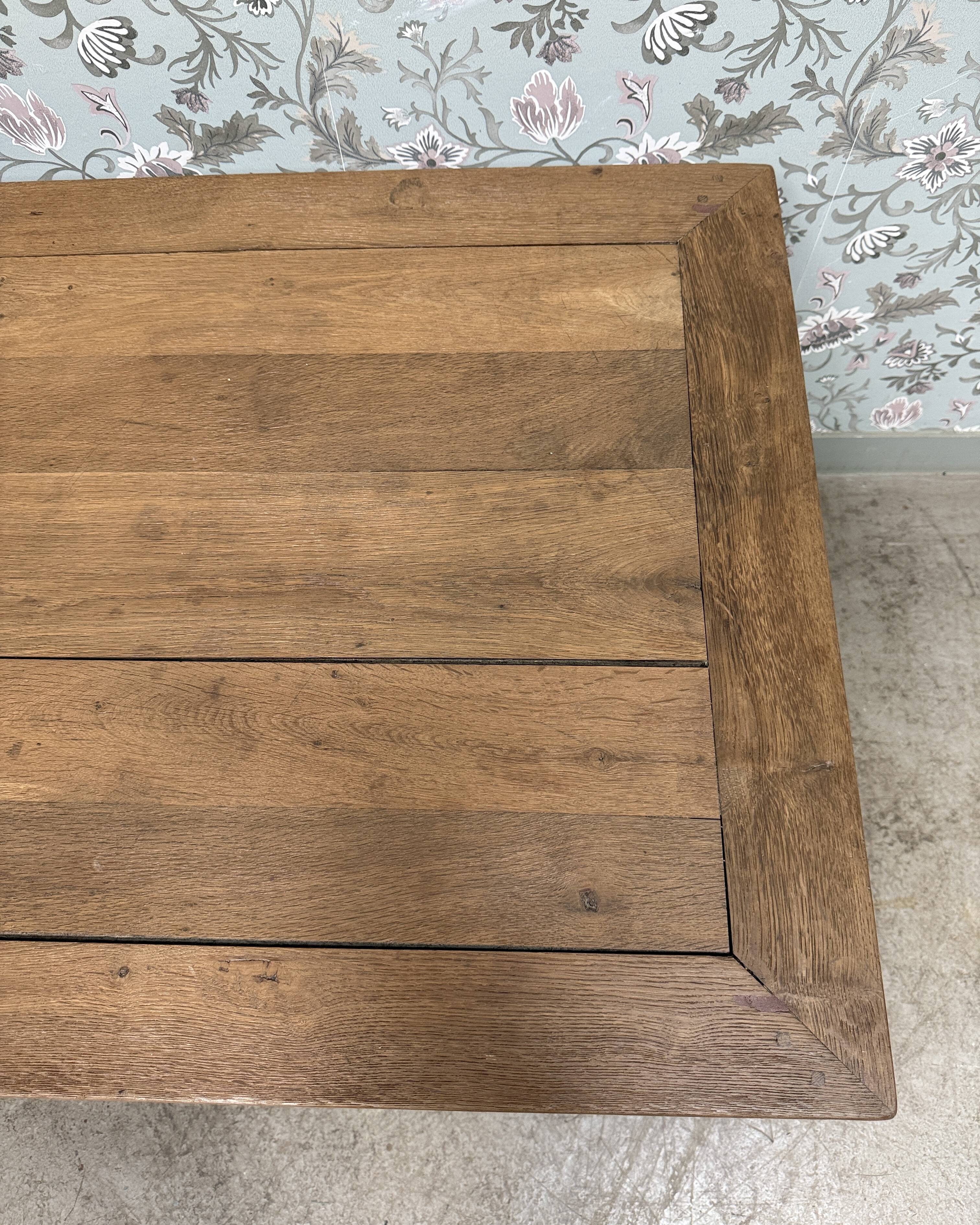 Large dining table in solid oak (renovated)