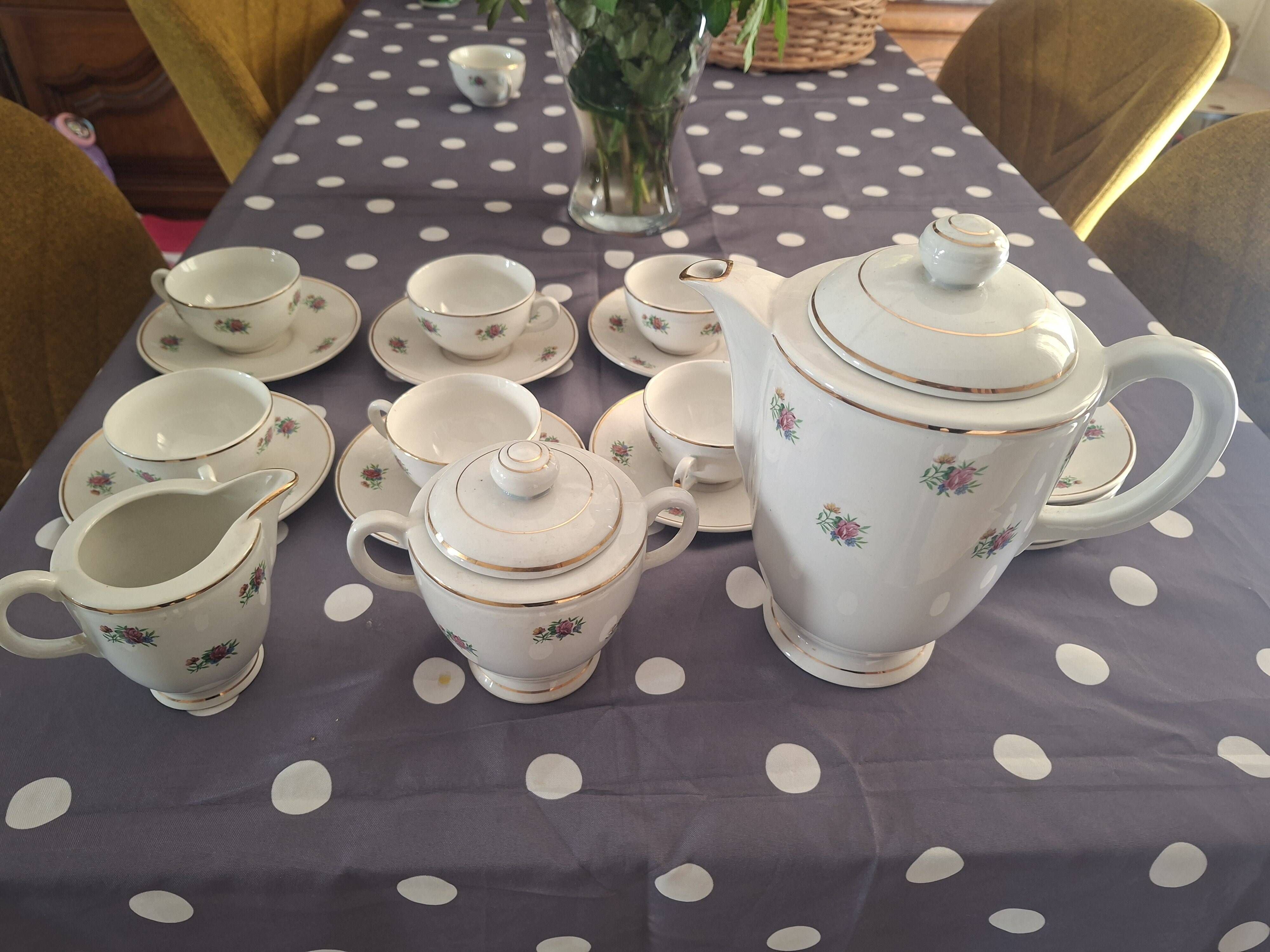 Vintage porcelain coffee service – Rose and gold decoration – 17 pieces