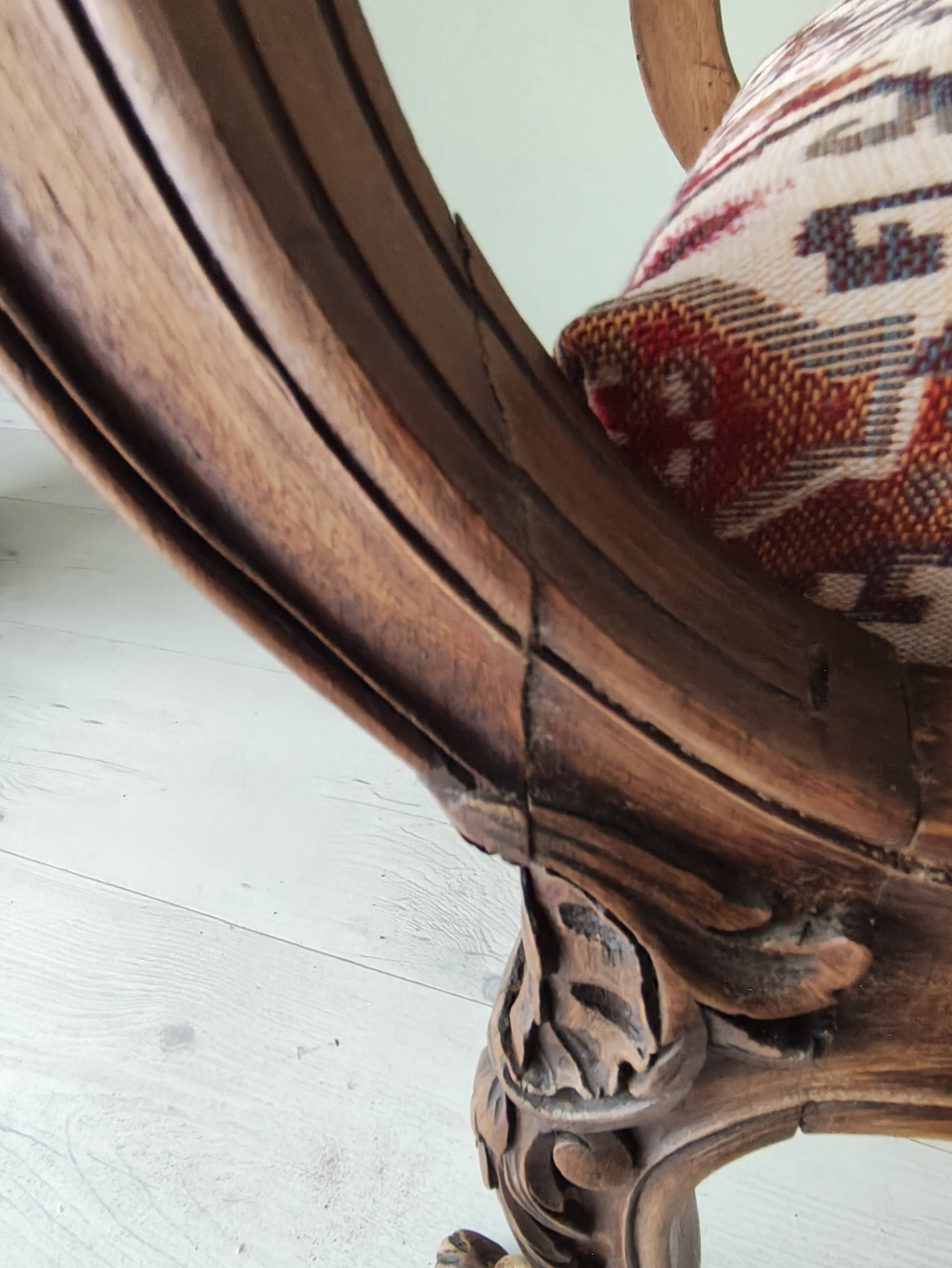 Neo-Renaissance banquette style with lion heads