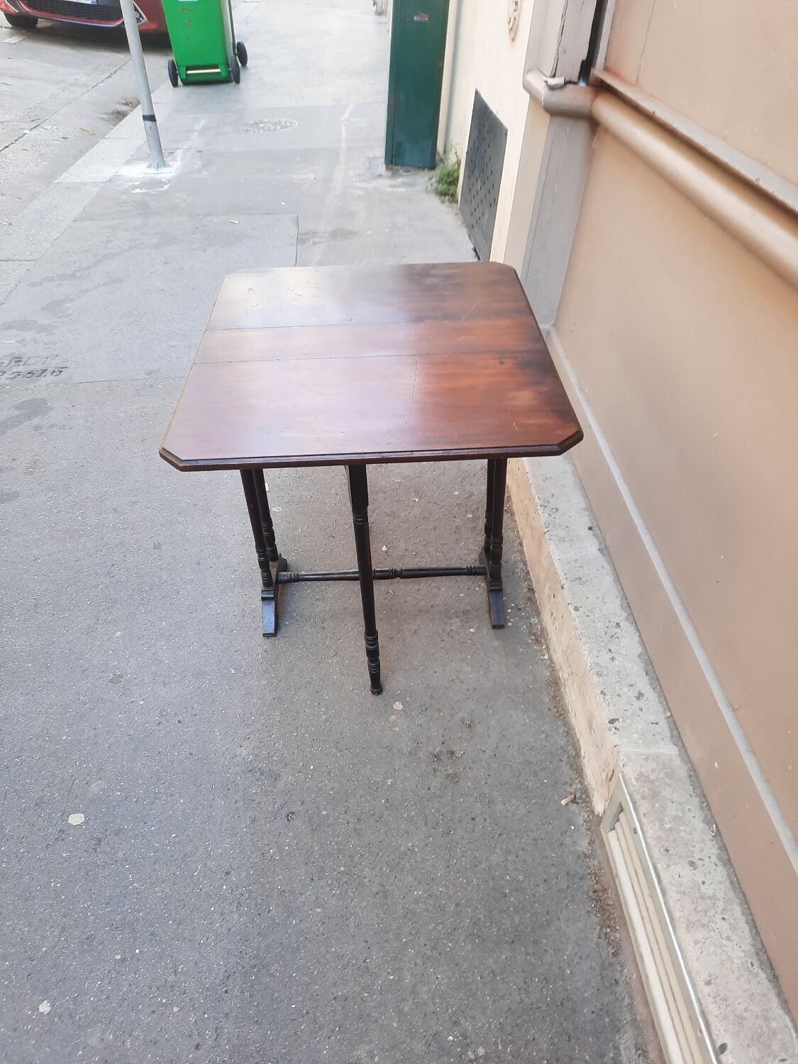 Getleg folding table