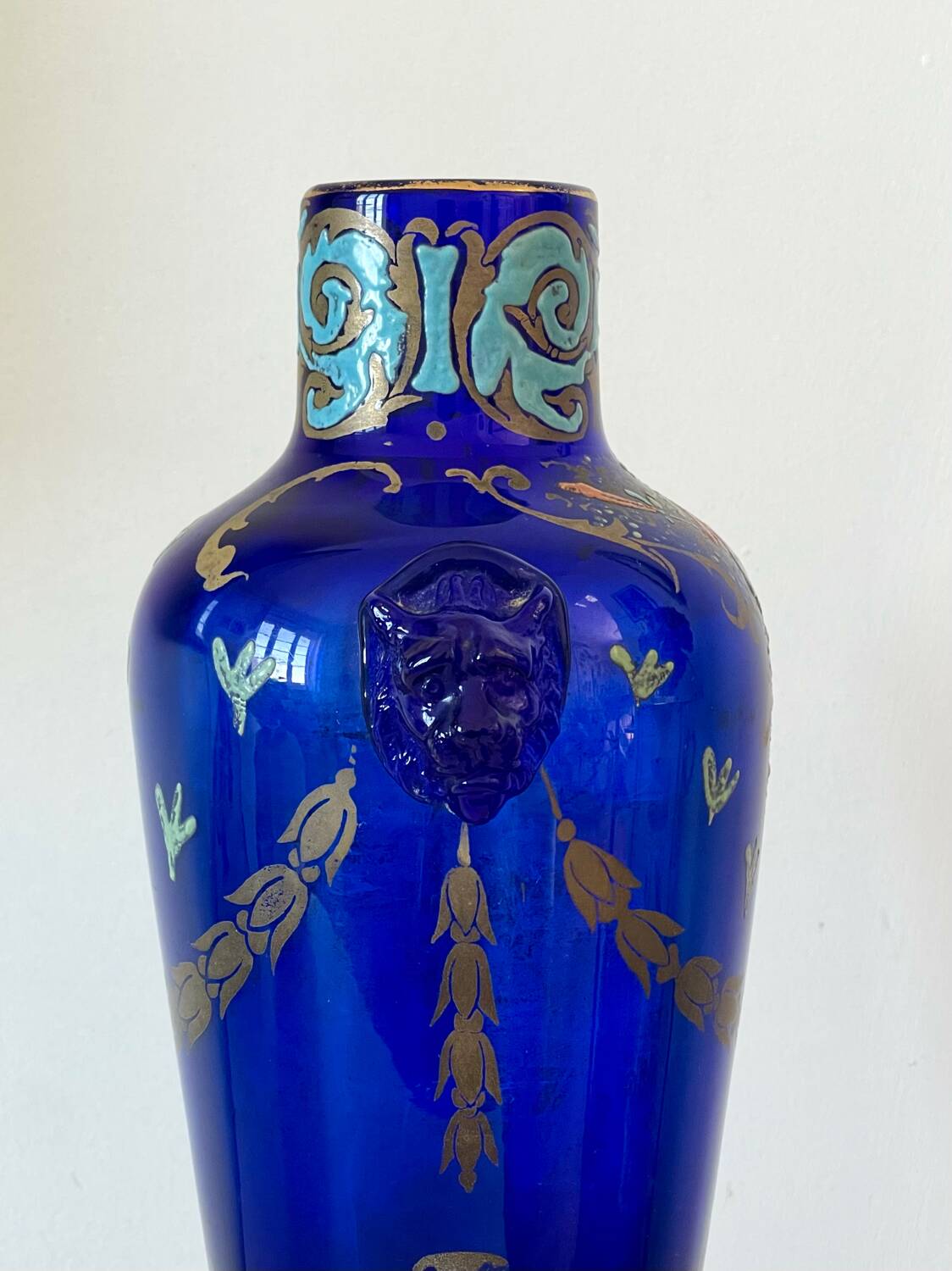 Vase en verre émaillé Art Nouveau.