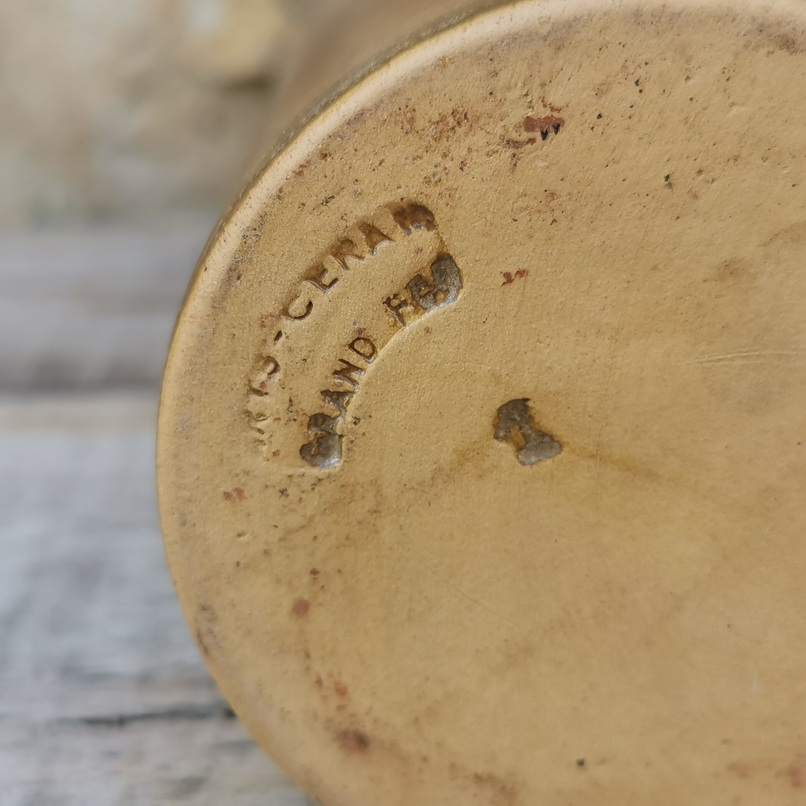 Sandstone roller vase
