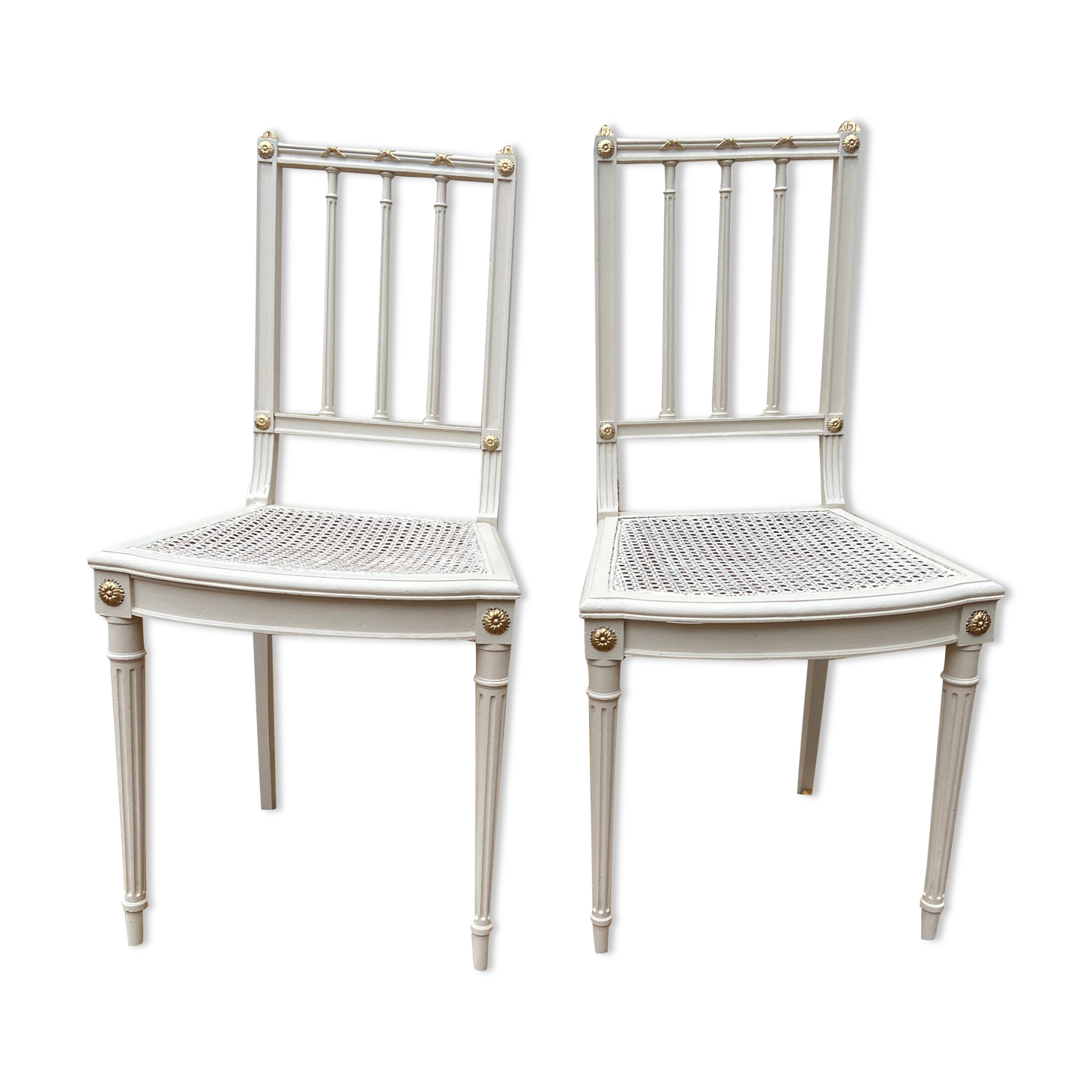 Pair of chairs canned