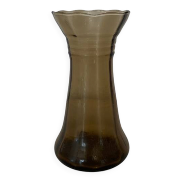 Vase en verre fumé