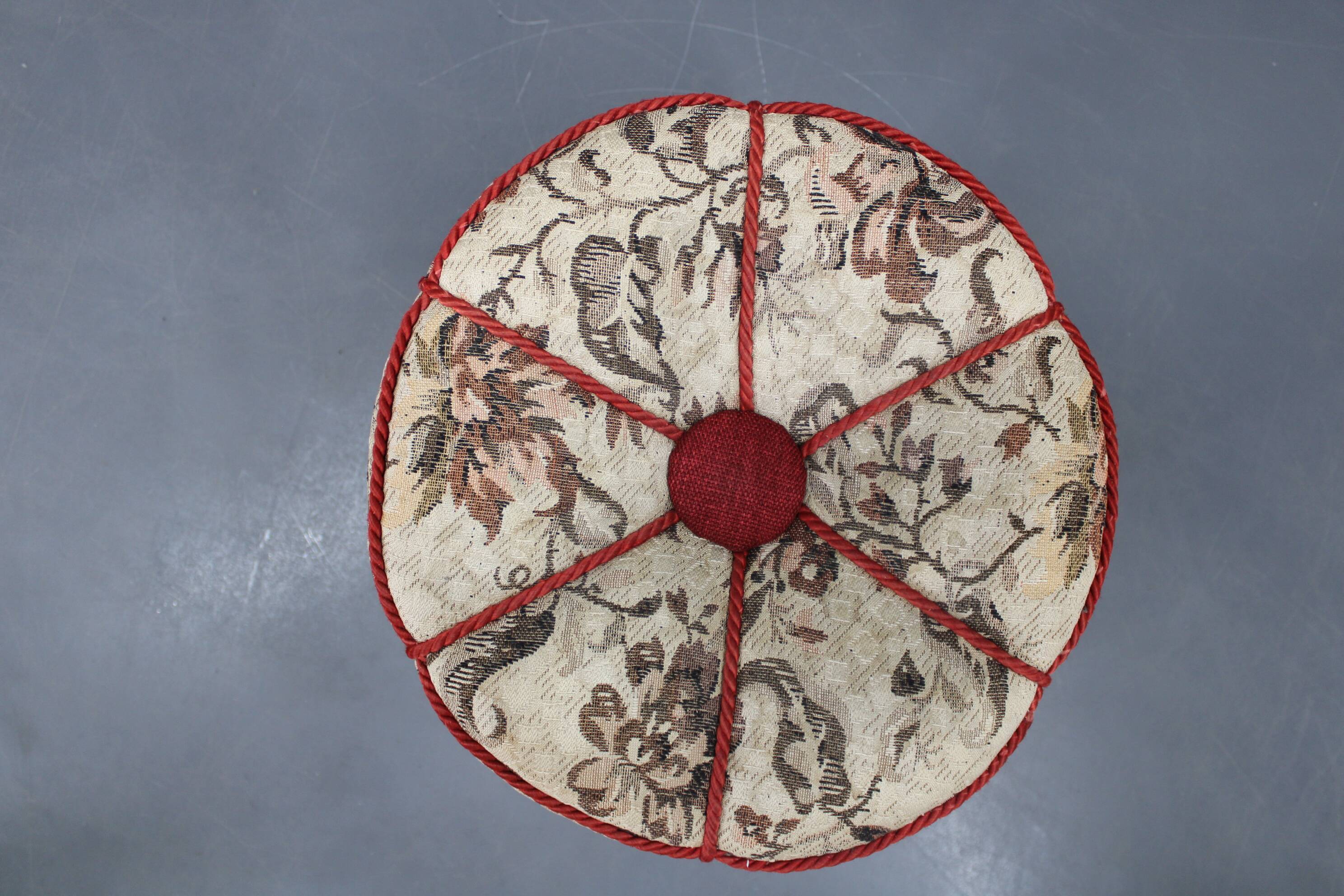 Tabouret Art déco capitonné en tissu à motifs floraux, Tchécoslovaquie, années 1930