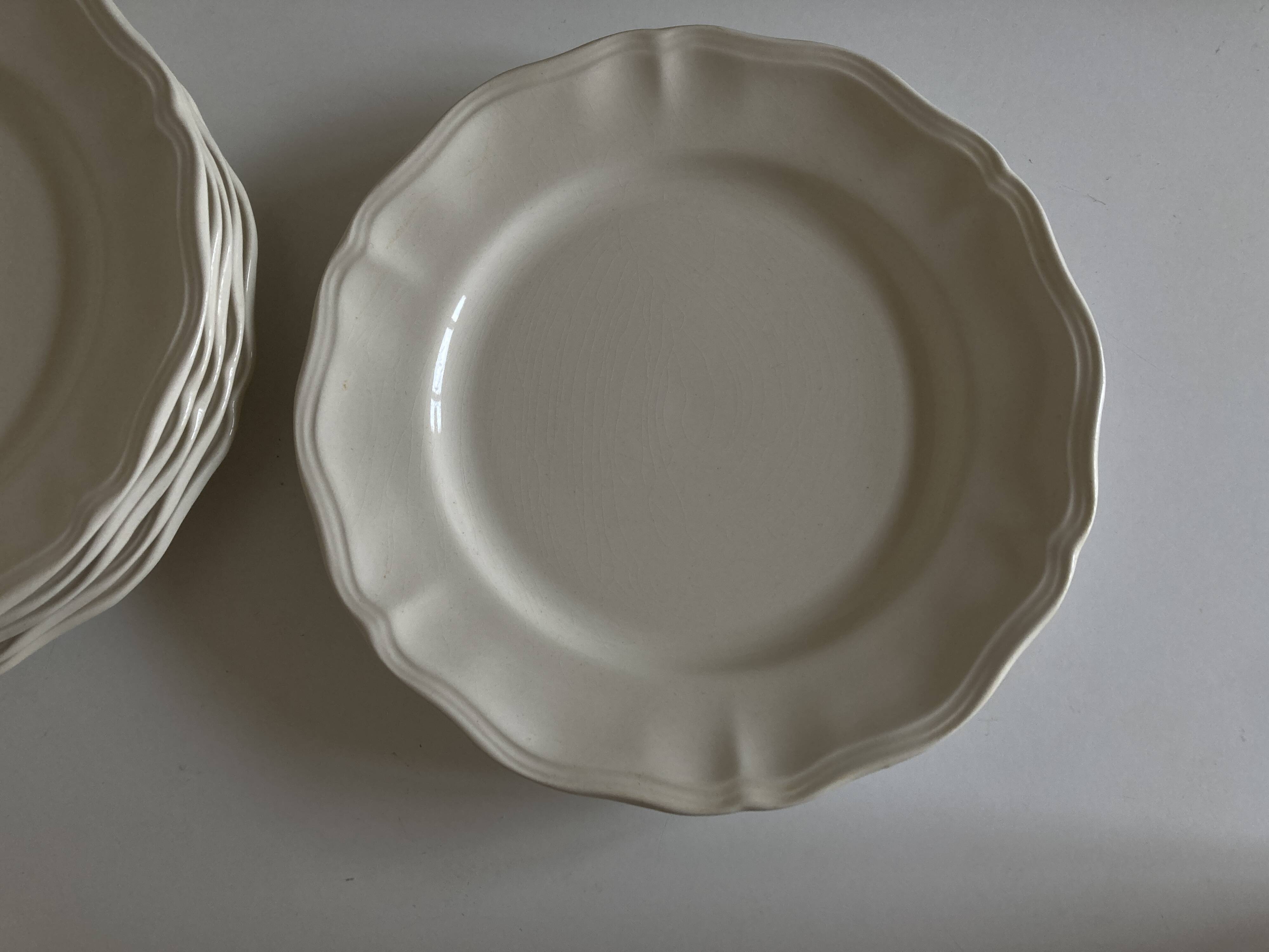 Set of 7 Sarreguemines Ivory plates with gadroons 1960