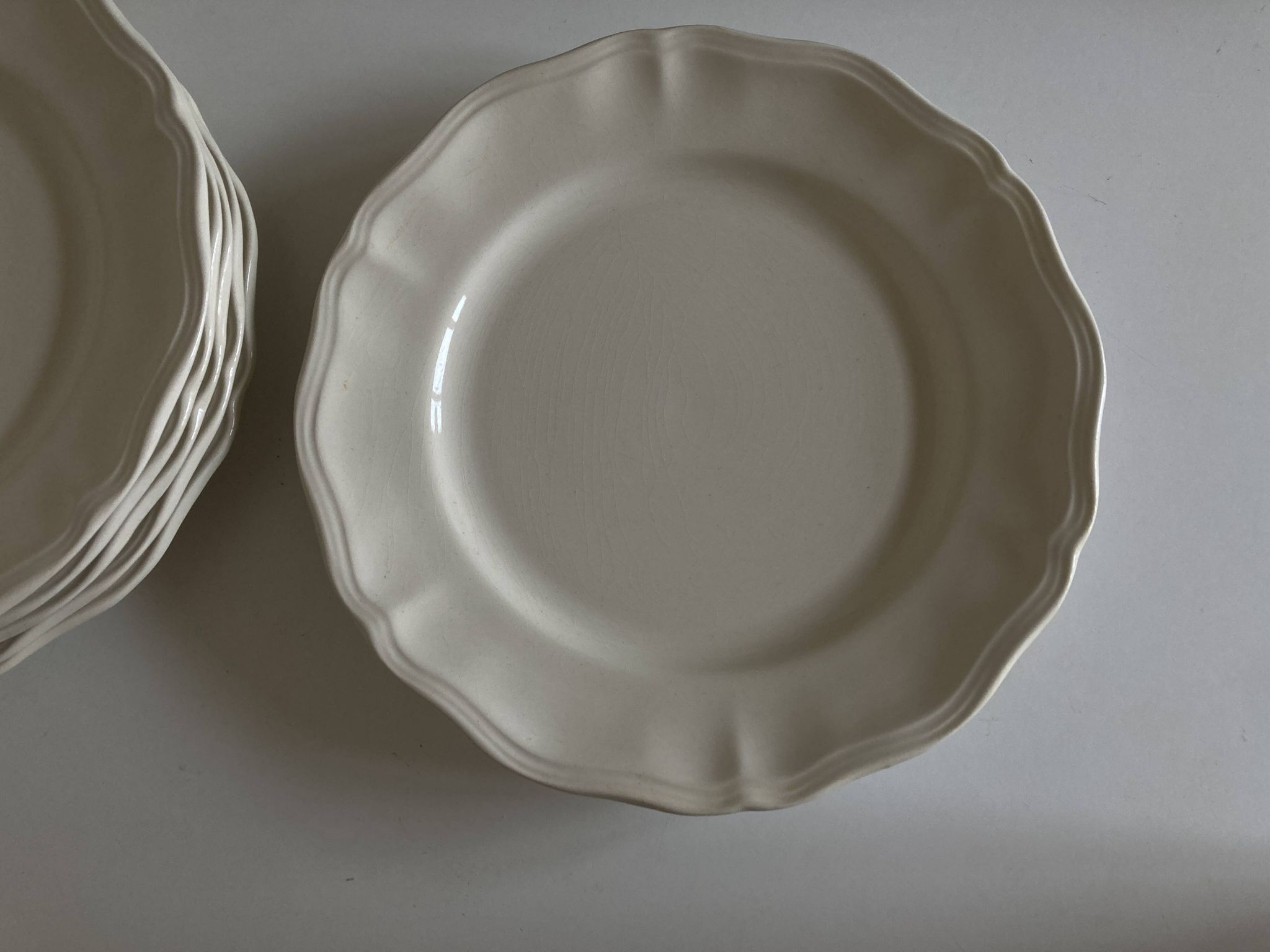 Set de 7 assiettes Ivoire de Sarreguemines à godrons 1960