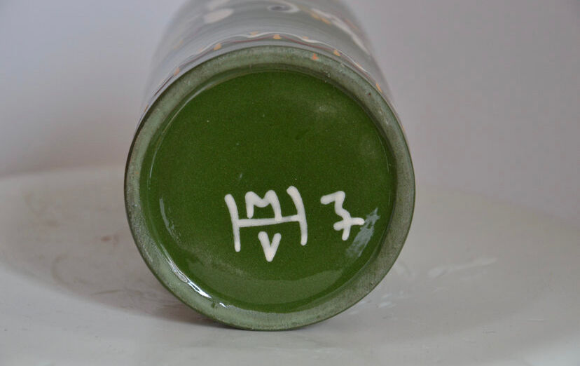 Vase à motifs fleuris vert vintage