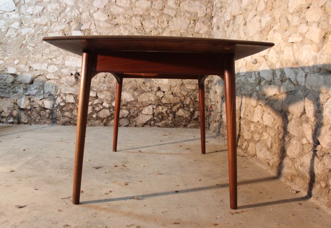 Vintage Scandinavian-style teak dining table by Dalescraft, 1960s