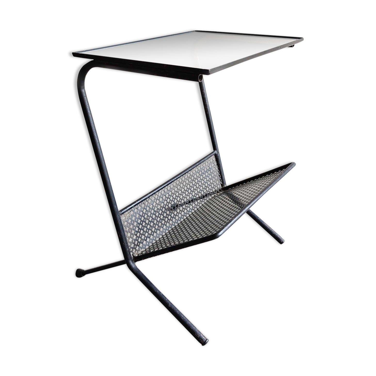 Fifth wheel table magazine holders