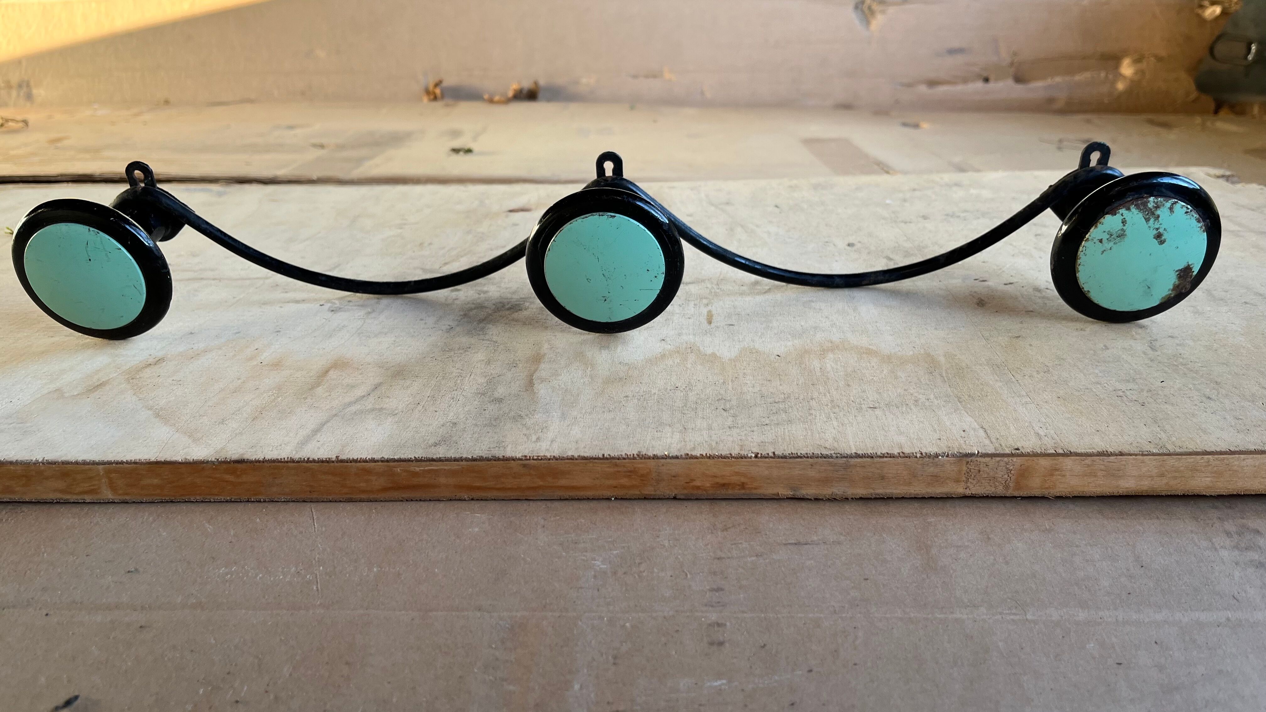 Hook 3 metal balls