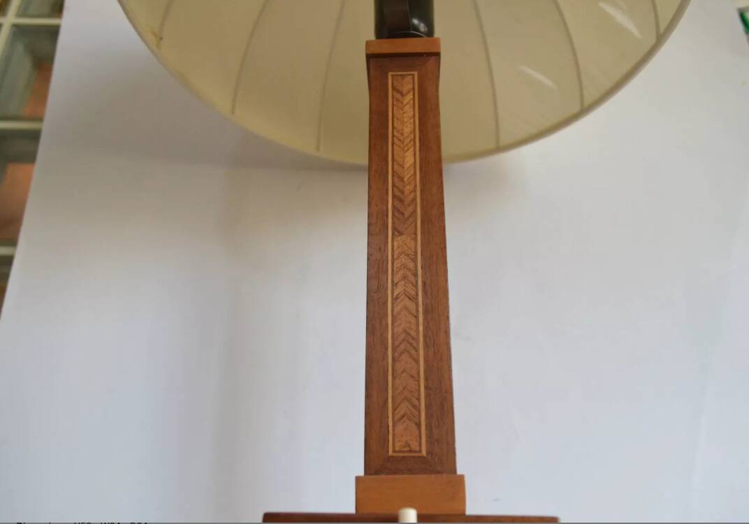 Lampe de table avec incrustations et abat-jour en soie