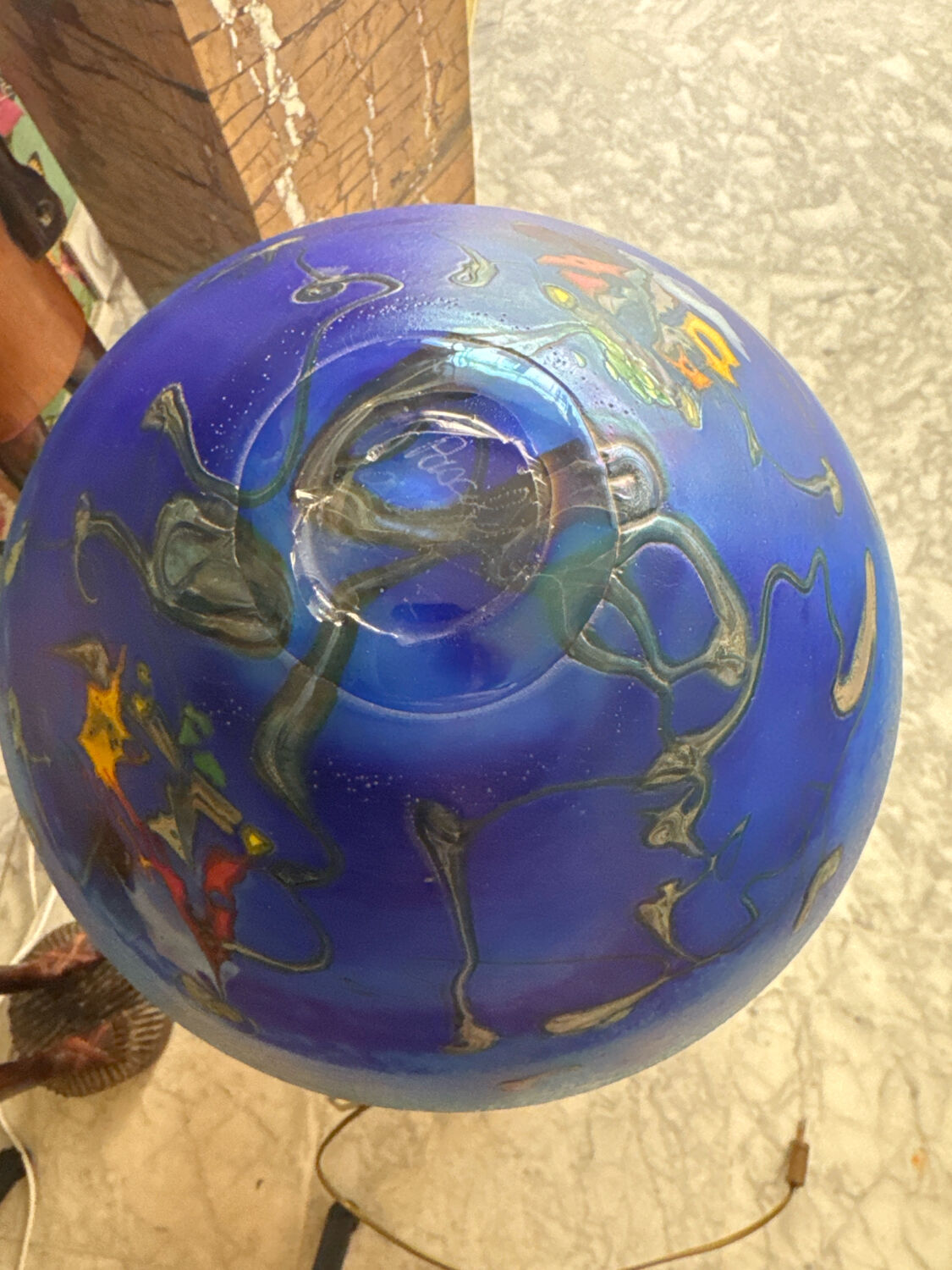 Lampe en verre soufflé à la bouche. Pascal Guyot