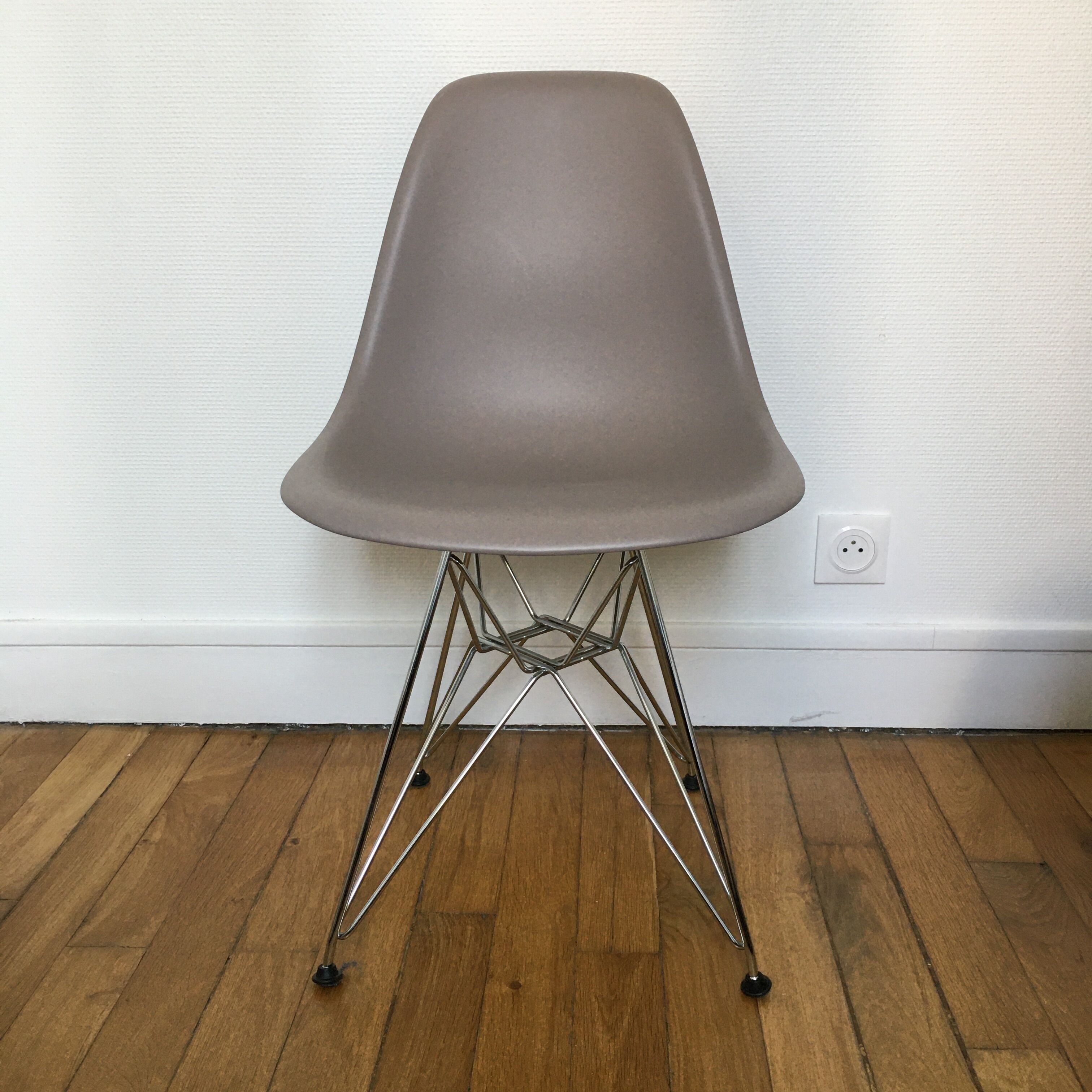 Chair Eames plastic DSR Vitra