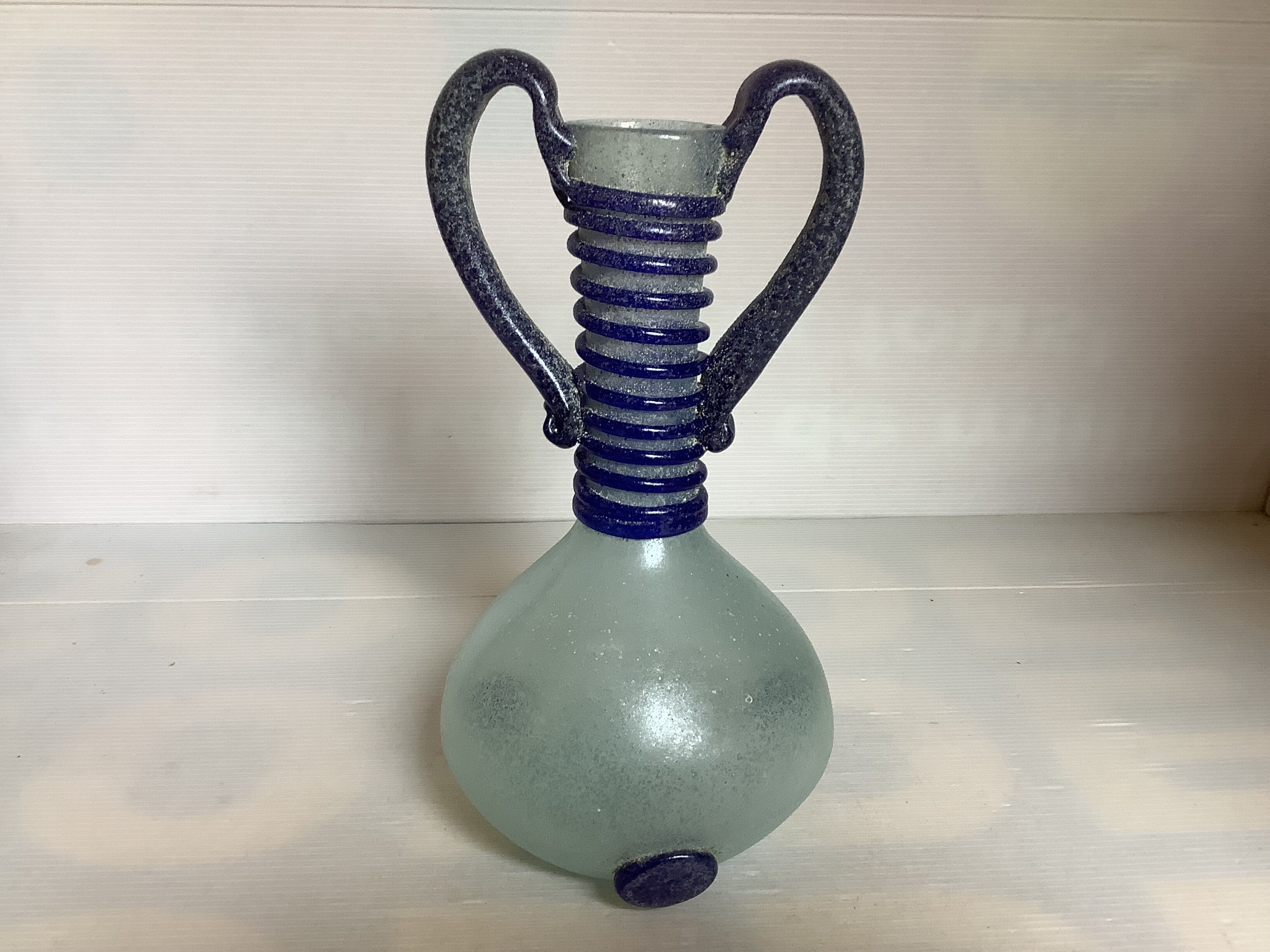 Vase avec anses Scavo bleu