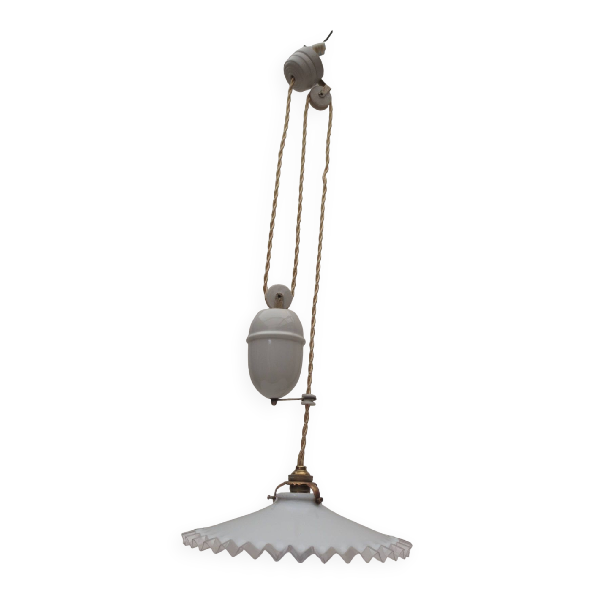 Old suspension, said rises and falls with serrated white opaline
