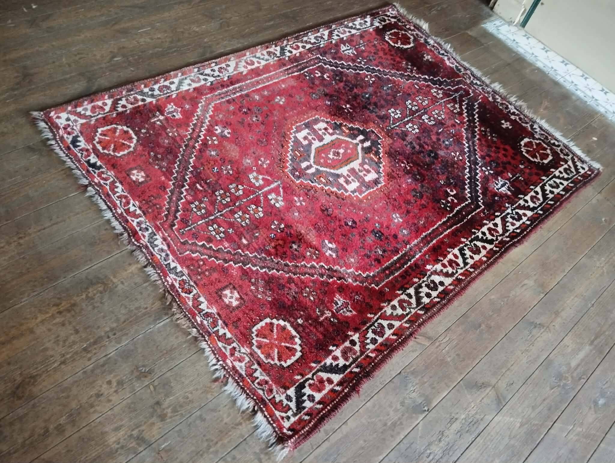 Handmade Persian Shiraz rug 160x120cm