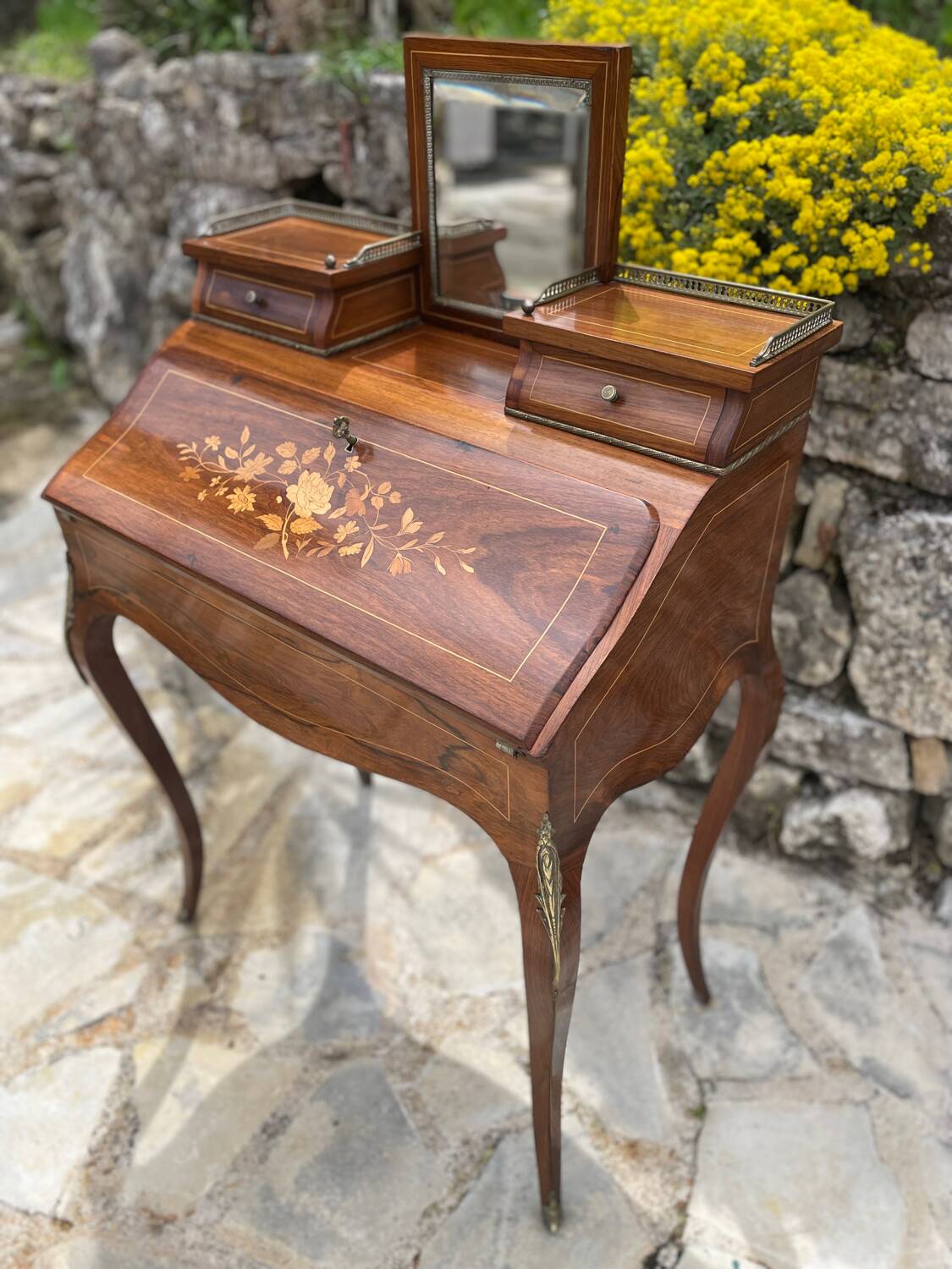 Petit bureau de Dame de style Louis XV époque XIXeme siècle