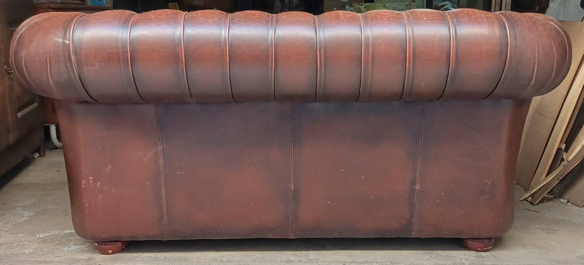 Vintage Chesterfield 2-Seater Sofa in Burgundy Leather with Button Tufting