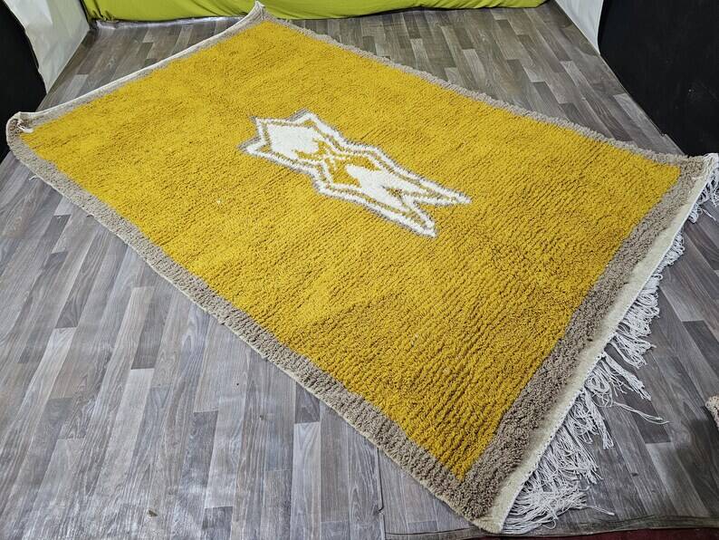 Magnificent handcrafted rug 200cm x 300cm