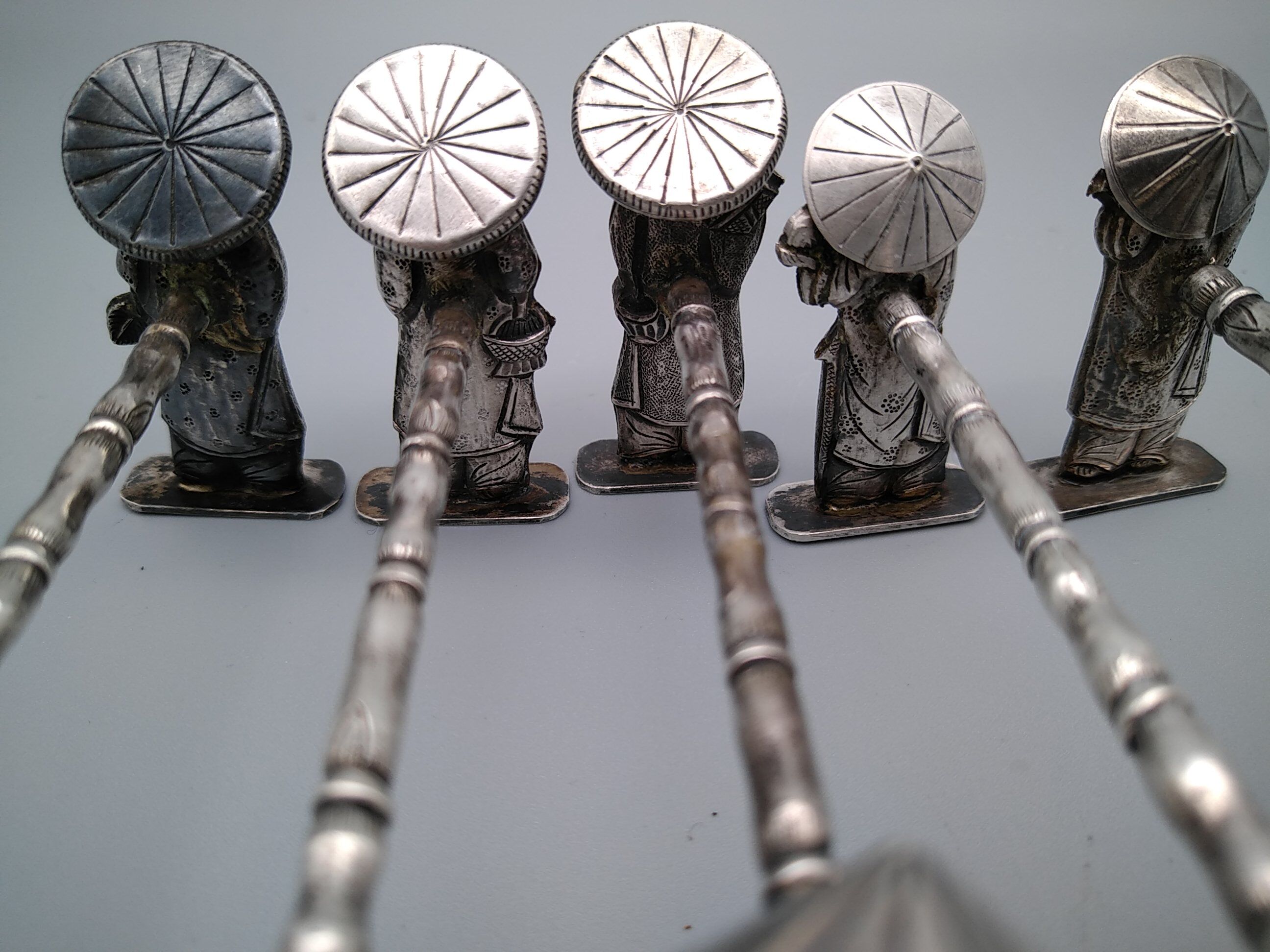 Knife holders and 2 toothpick doors.