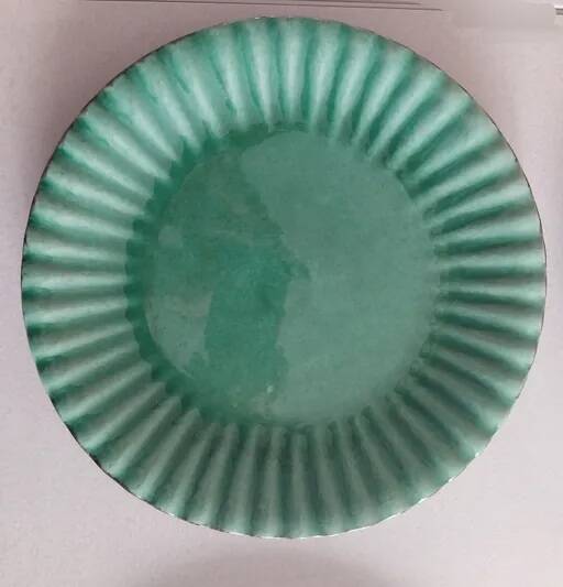 6 green flat plates from Terre è Provence + small salad bowl