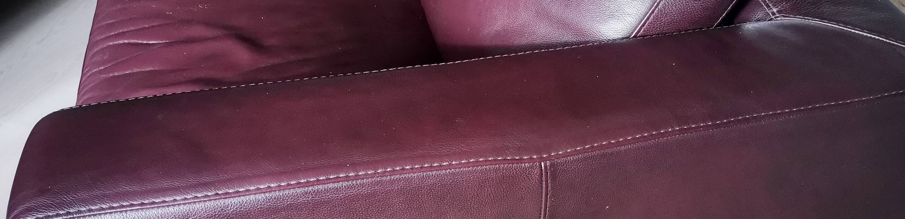 1 LOT of 2 leather sofas (1 three-seater & 1 two-seater)