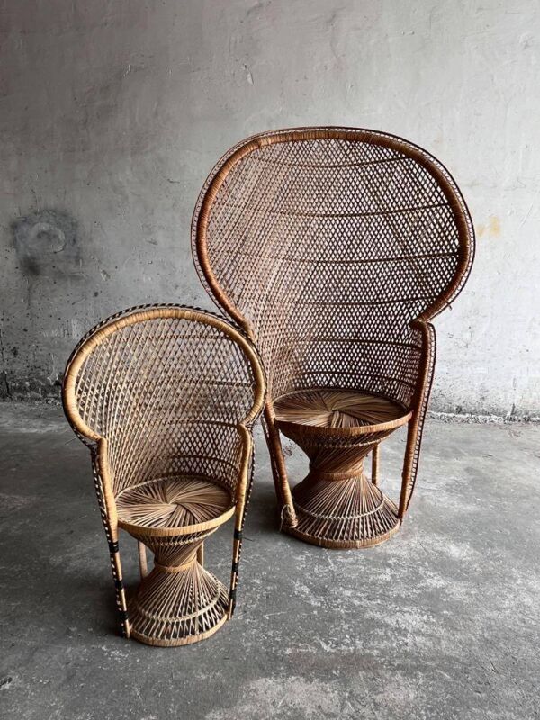 Ensemble de 2 fauteuils Emmanuelle en rotin — rotin beige naturel avec détails noirs, grand et petit modèle