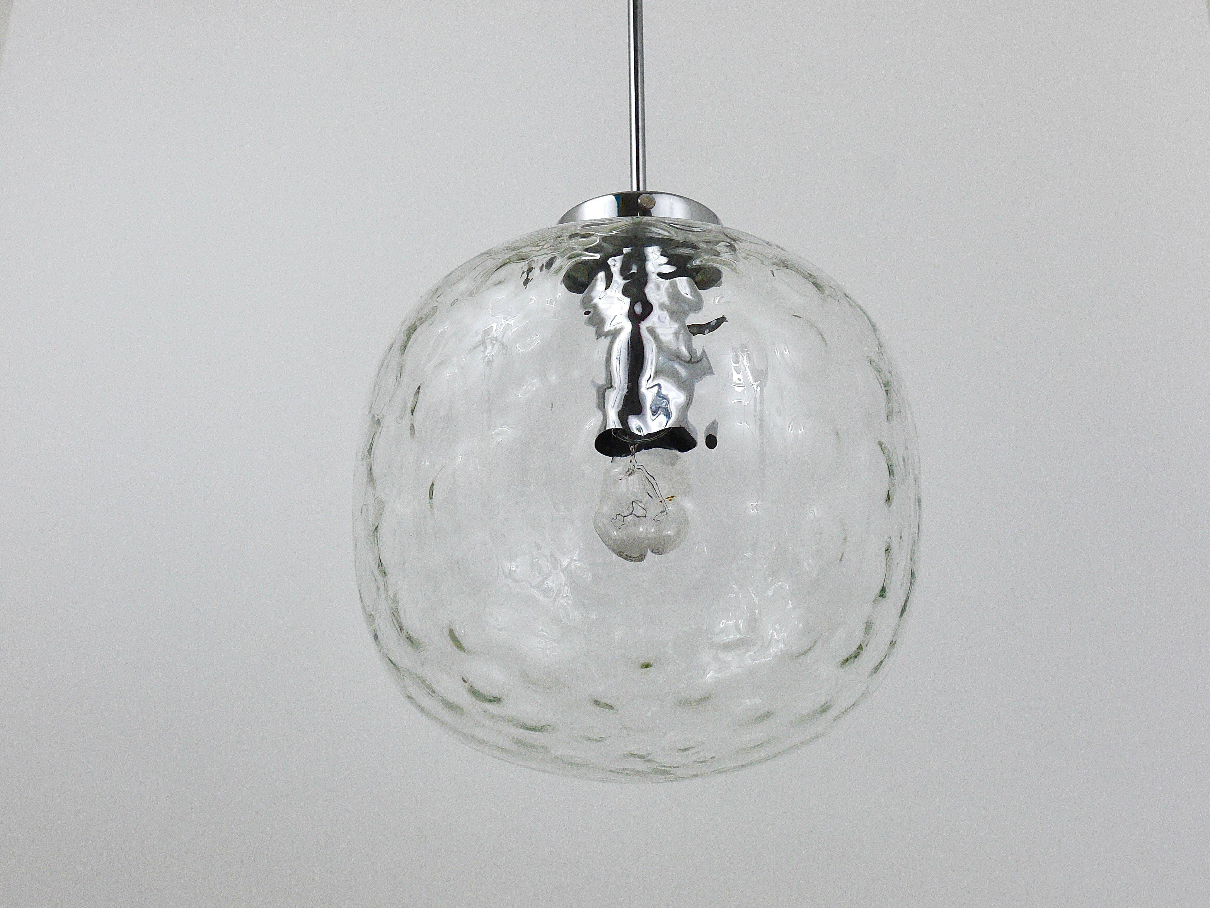 Grande lampe suspension globe en verre à bulles Limburg & chrome, Allemagne, années 1970