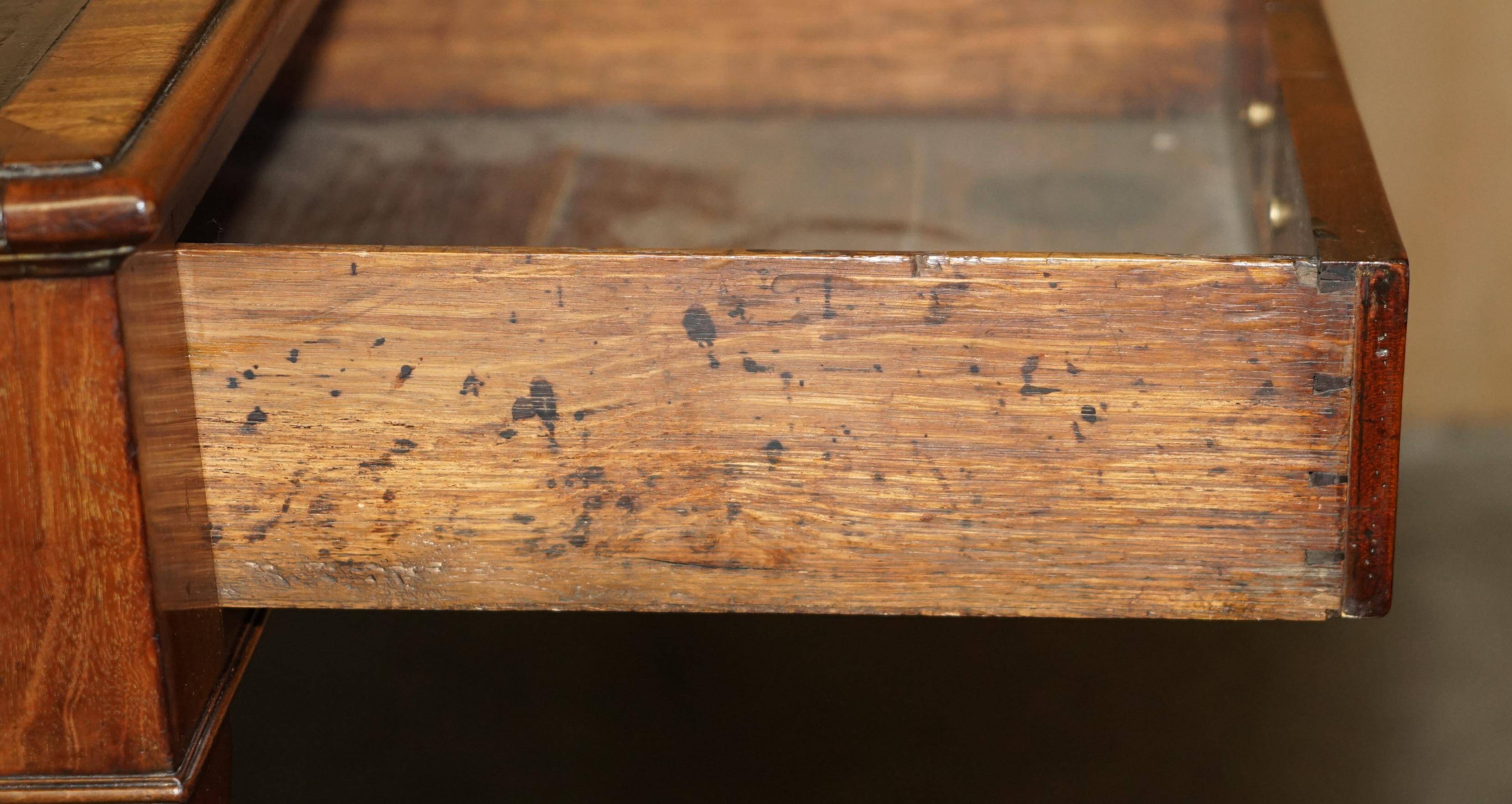 Bureau d'écriture géorgien irlandais antique restauré 1780 cuir