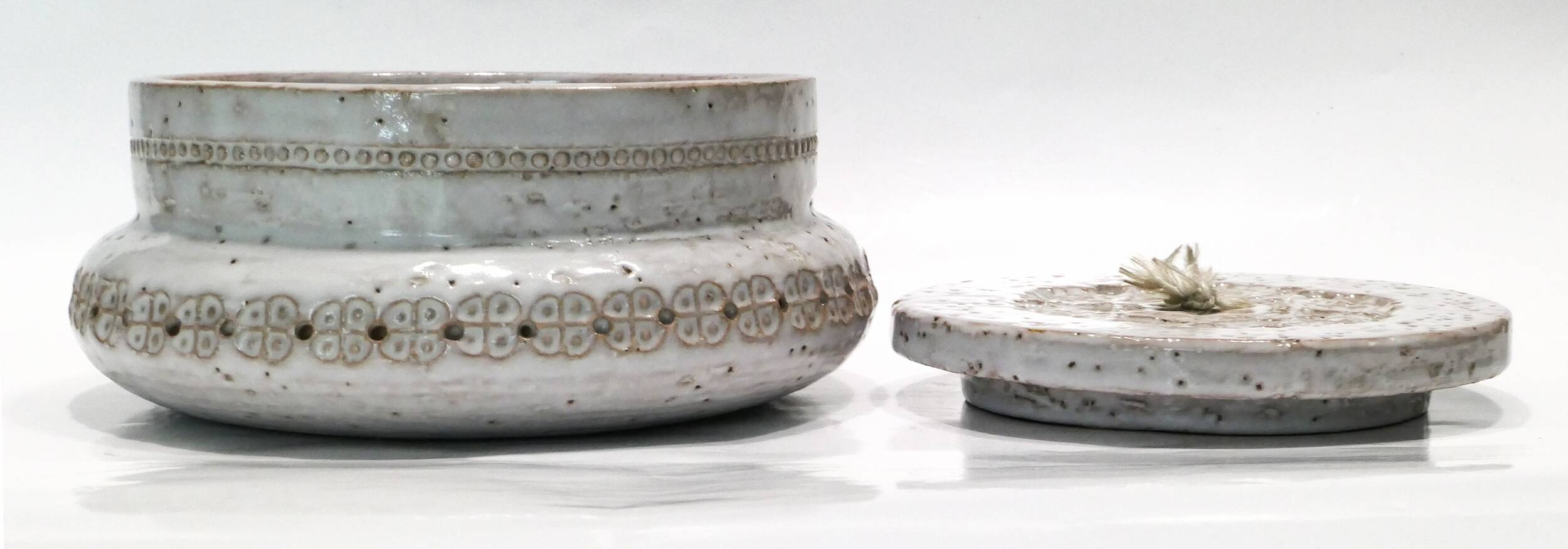 Rare ceramic box or candy dish by Aldo Londi for Bitossi 1960.