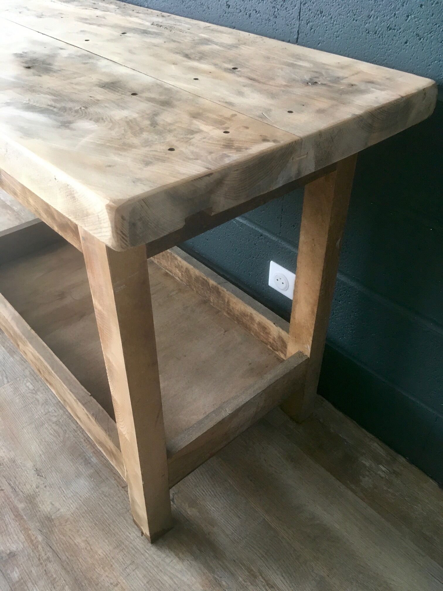 Workbench made of light wood