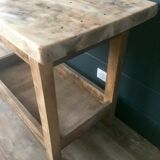 Workbench made of light wood