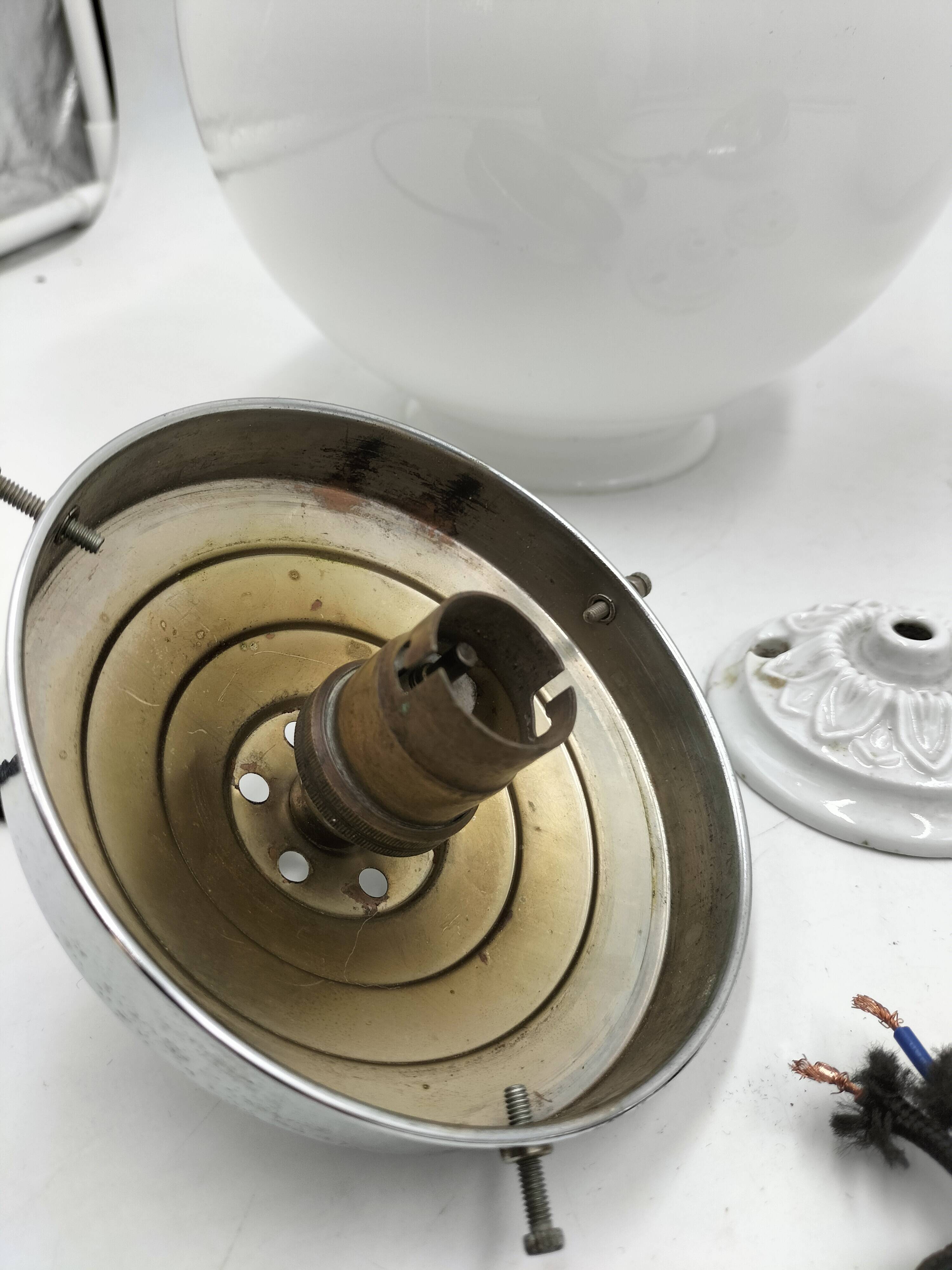 Opaline ball suspensions