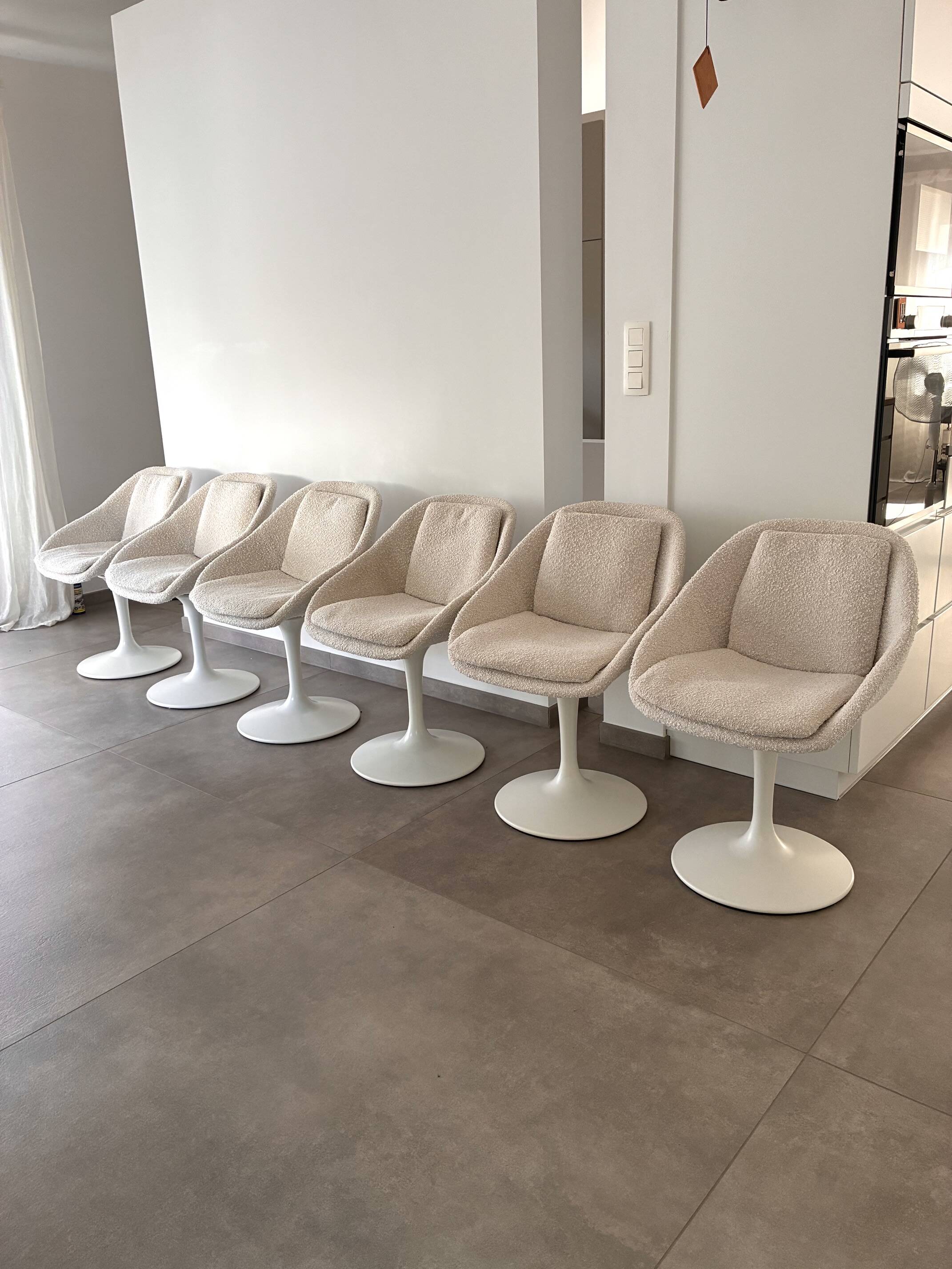 Table et 6 chaises style Mid-Century Modern, Juntoo