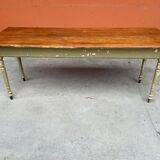 Grande table de café bistrot en bois patiné