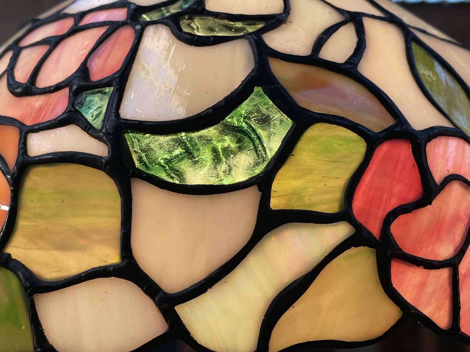 Tiffany-style glass pendant light