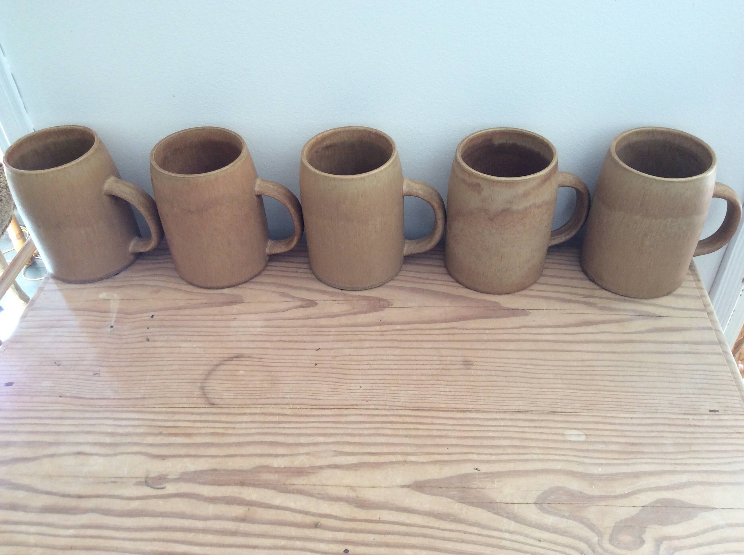 5 stoneware mugs