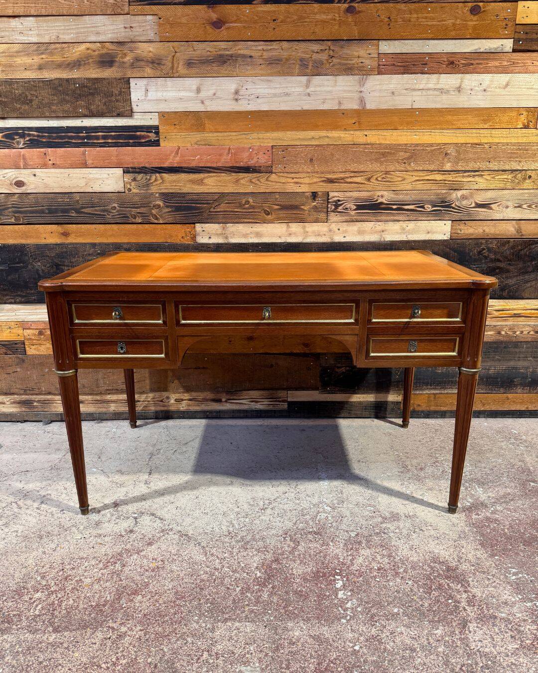 Louis XVI style desk - Walnut & Leather - 1970s